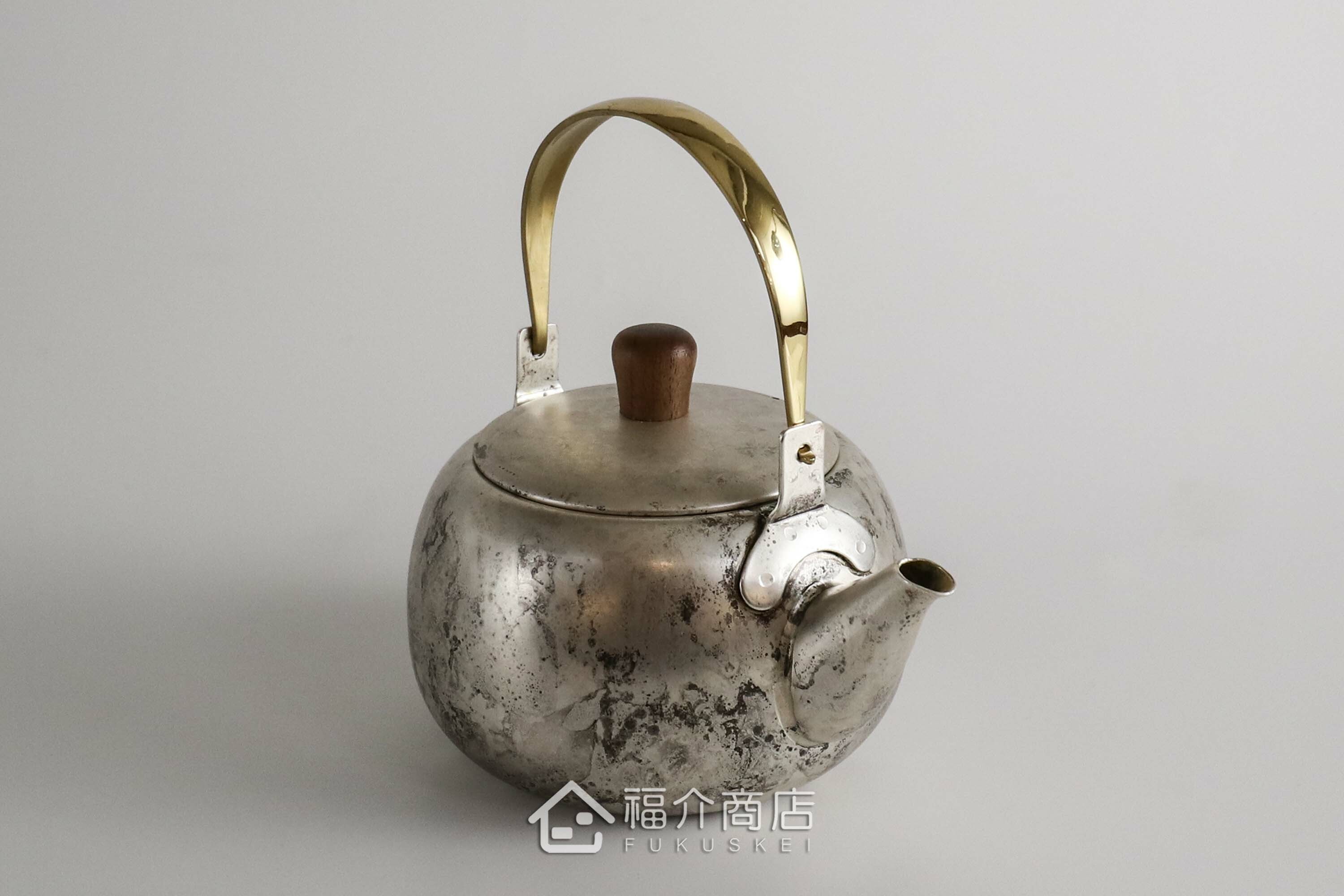 泡茶用的銀色不鏽鋼材質泡茶壺