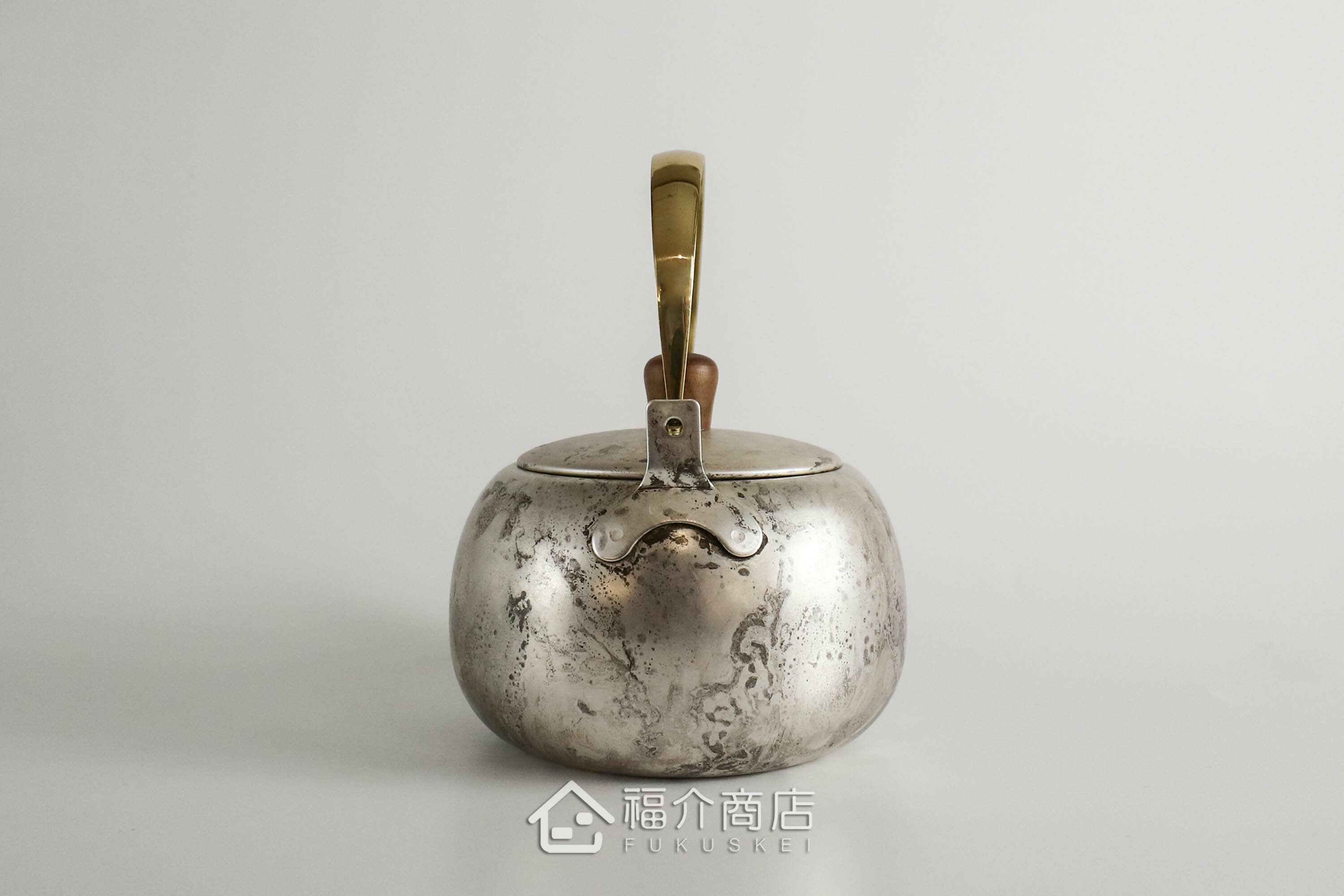 泡茶用的銀色不鏽鋼材質泡茶壺