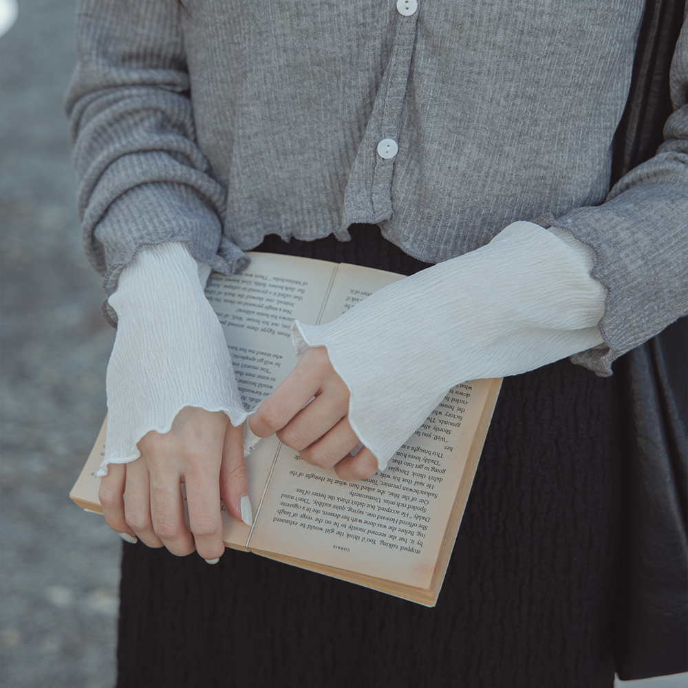 Pleated high-neck sheer top trimmed with agaric laces four colors【01051467】in stock+pre-order