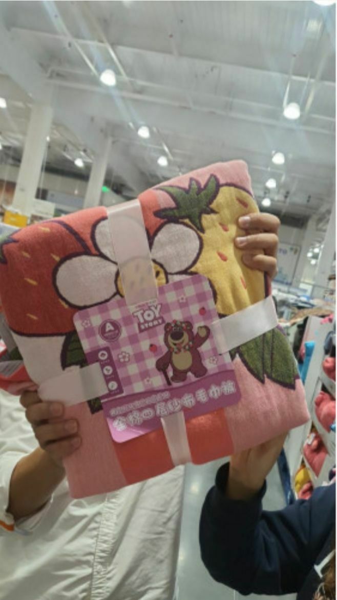 迪士尼草莓熊全棉四層紗布毛巾被
