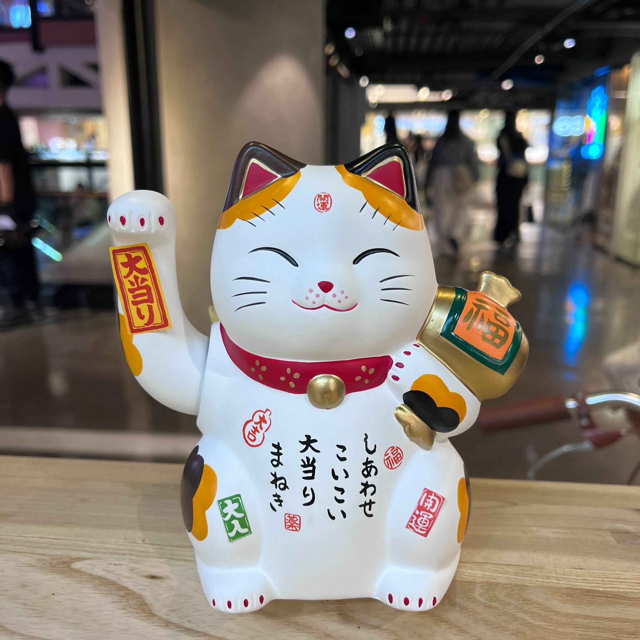 招き猫金色両手挙げ両手 招き 億万両開運 金運 上昇座布団付き