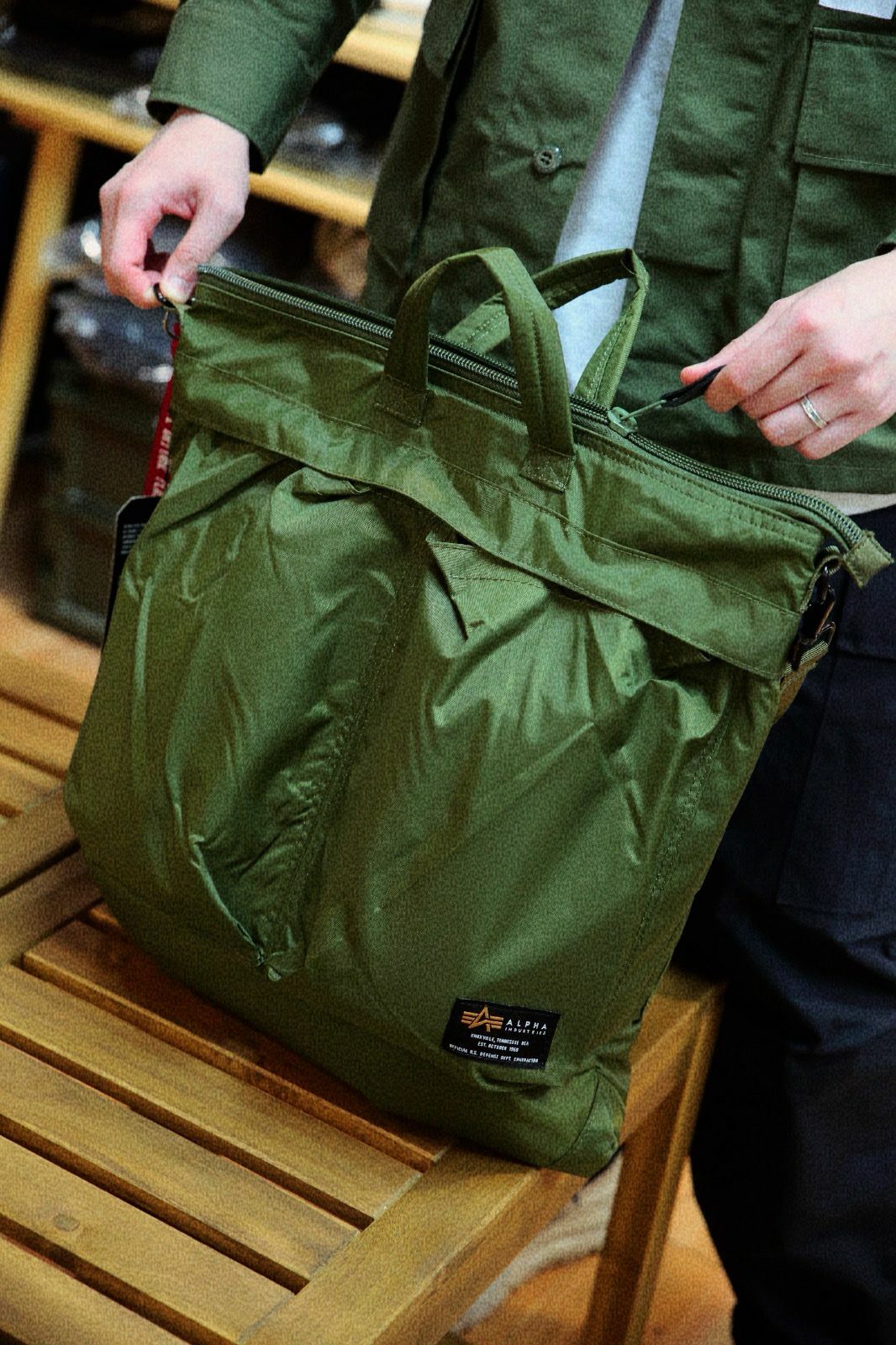{現貨} Alpha Industries Label Helmet Bag Dark Olive