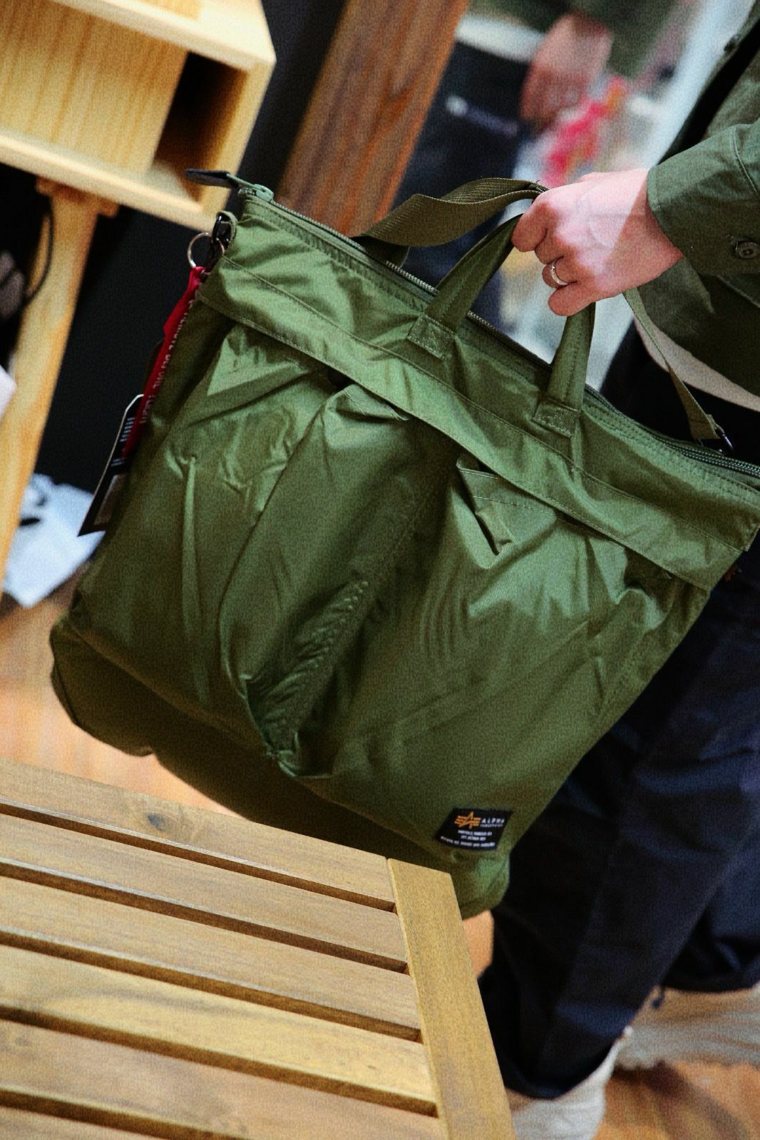 {現貨} Alpha Industries Label Helmet Bag Dark Olive