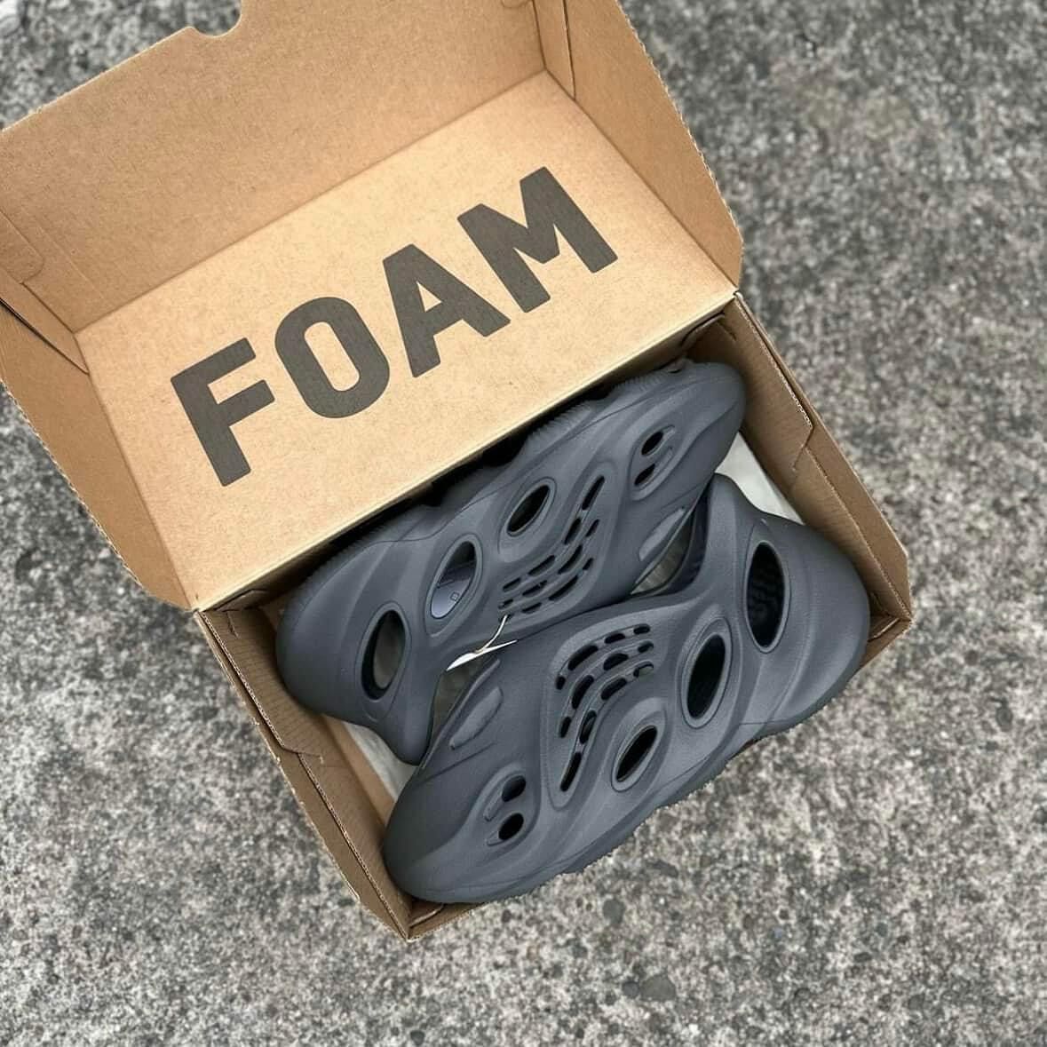 Adidas Yeezy Foam Runner Carbon 深灰色 洞洞鞋 IG5349