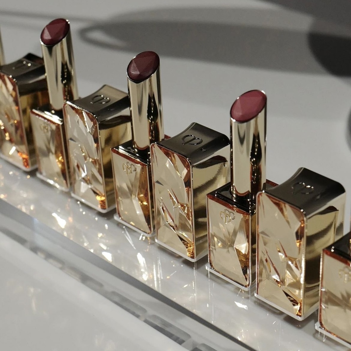 Cle de Peau Beaute LE ROUGE PRECIEUX The Precious Lipstick 臻緻鎏金唇膏