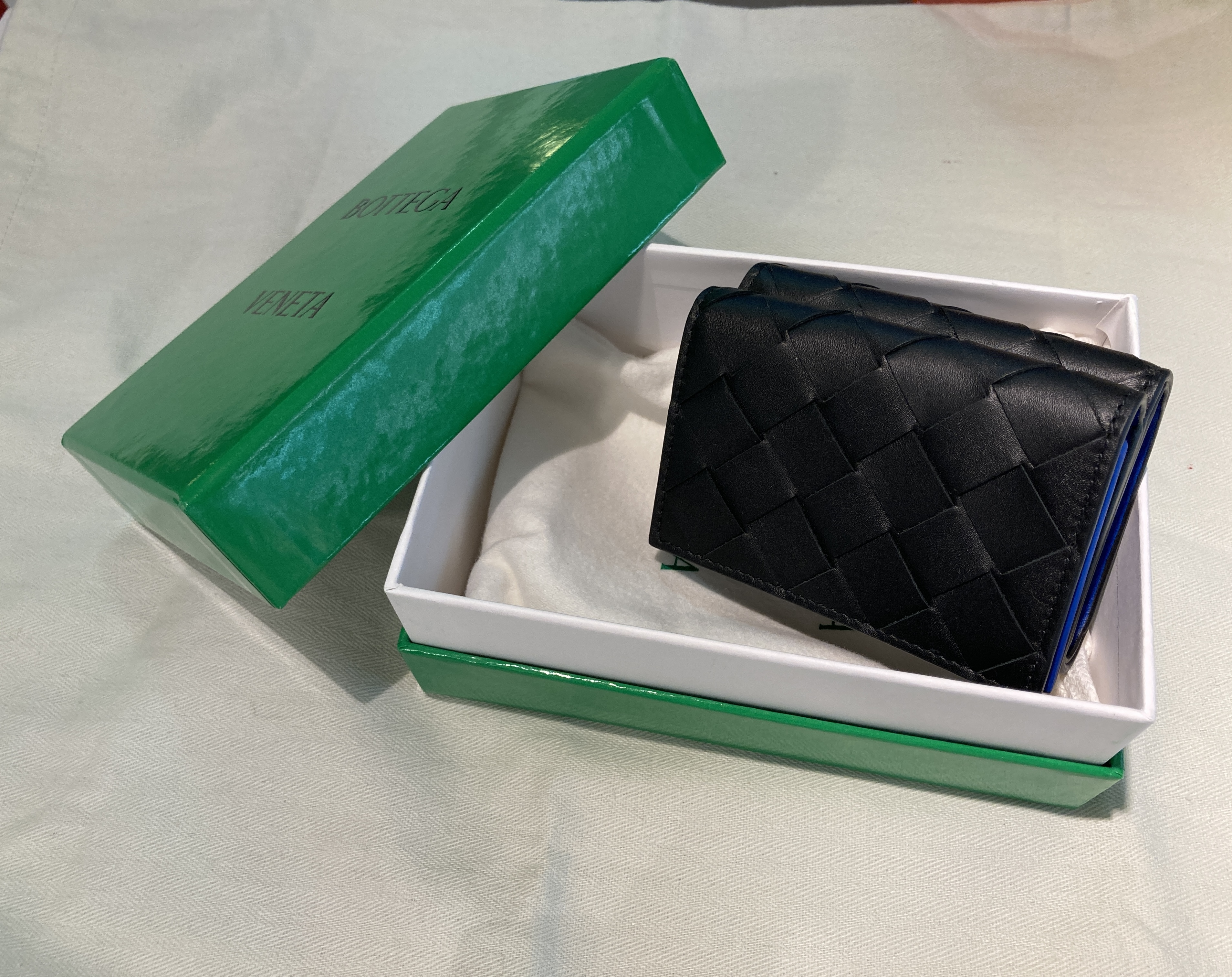 BV Outlet 2月折扣 黑拼藍色三摺小銀包