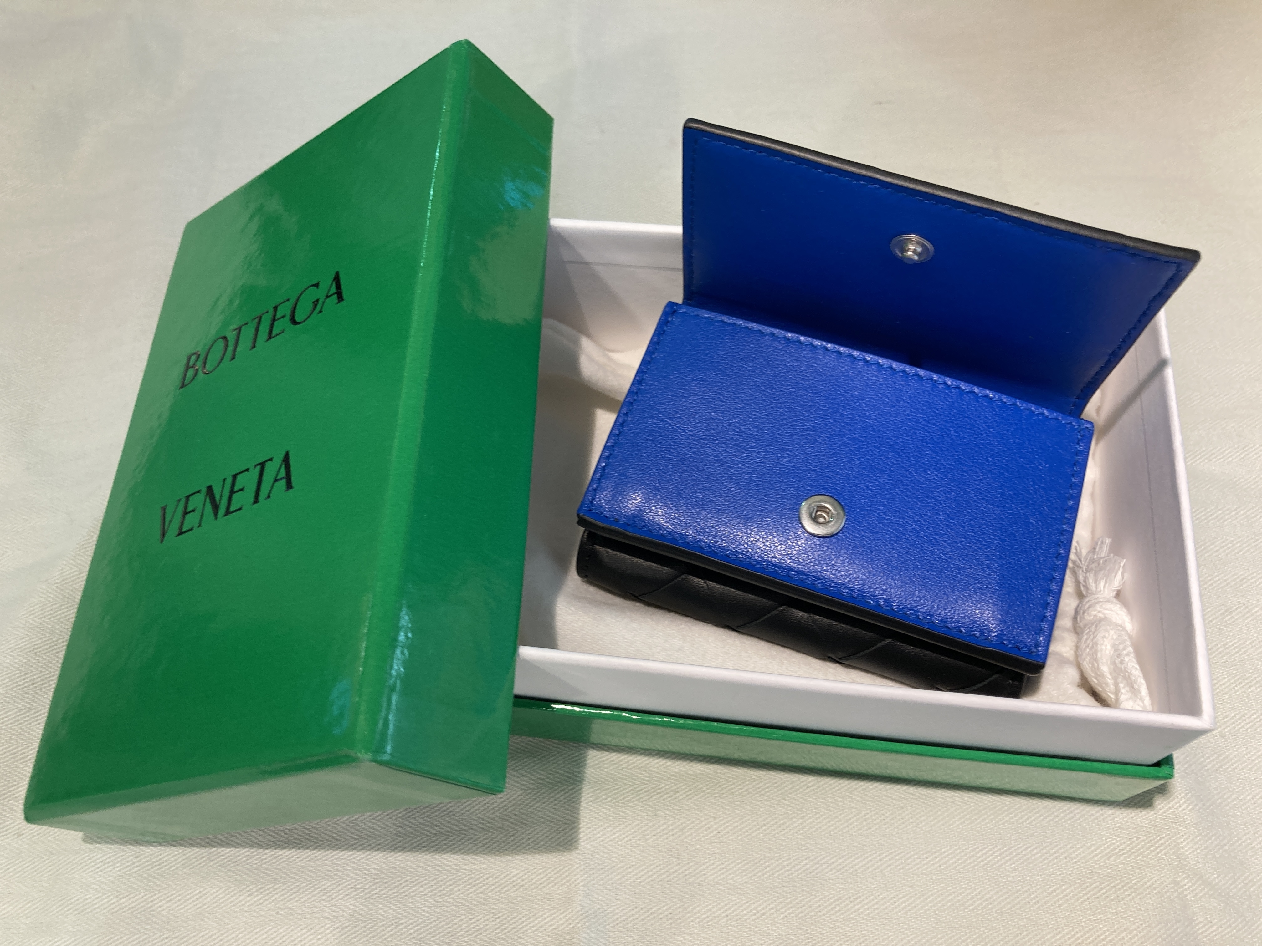 BV Outlet 2月折扣 黑拼藍色三摺小銀包