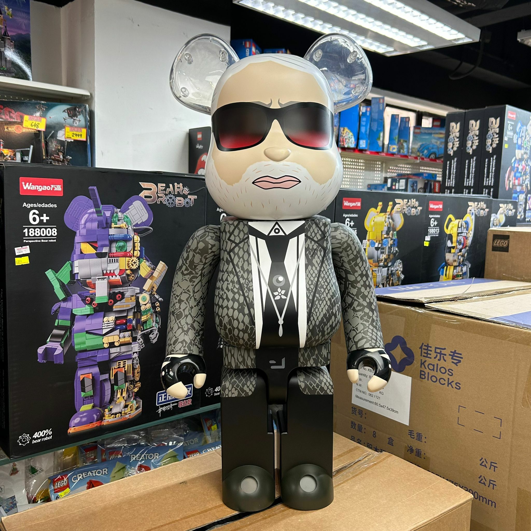(用家福音 ! 只此一件 ! ) BE@RBRICK THE KAISER 1000%  (輕微瑕疵,無左 Limited 張卡,實物如圖 , 不設退換)