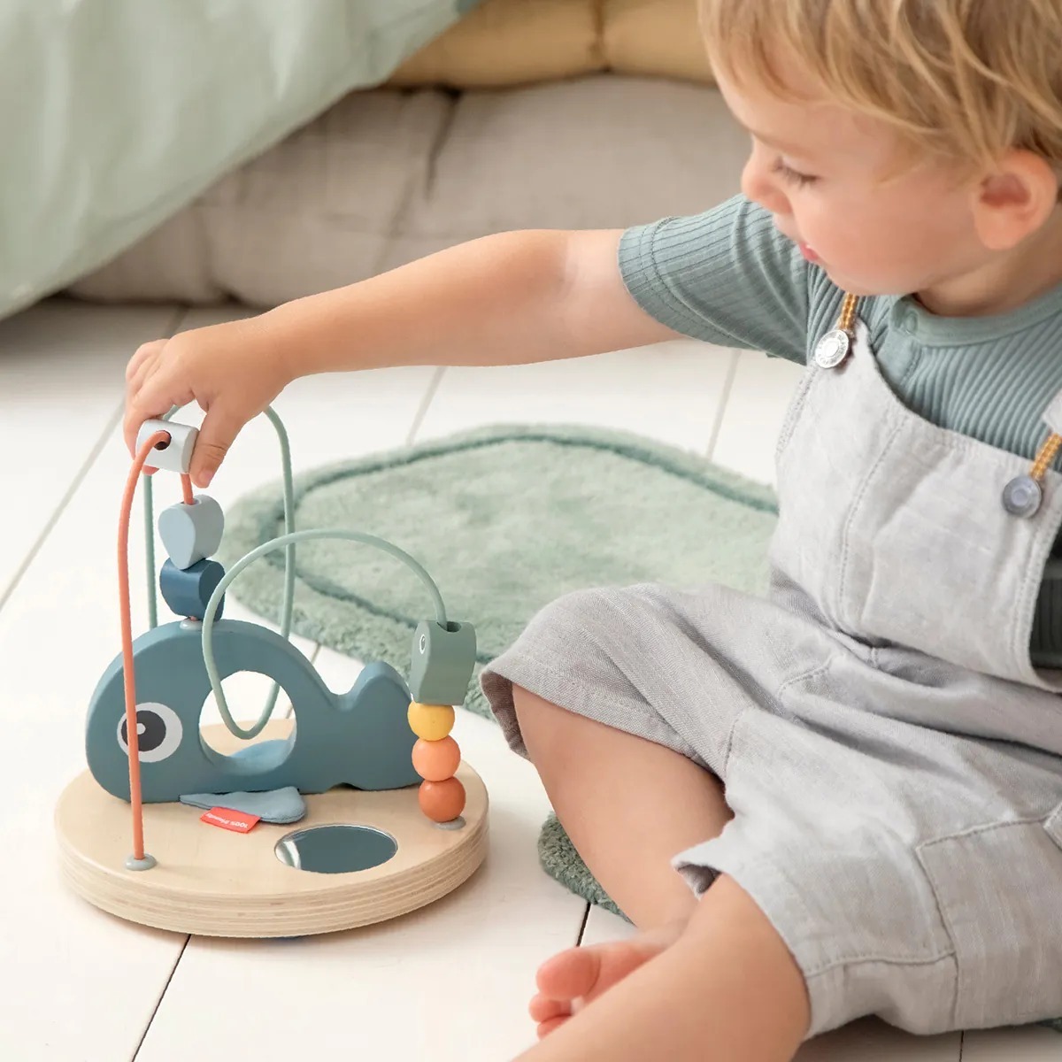 木製小鯨魚撥珠玩具