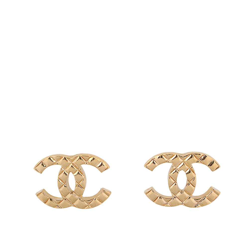【CHANEL】CC Logo 菱格紋針式耳環(金色) ABD035 B16128 NW440
