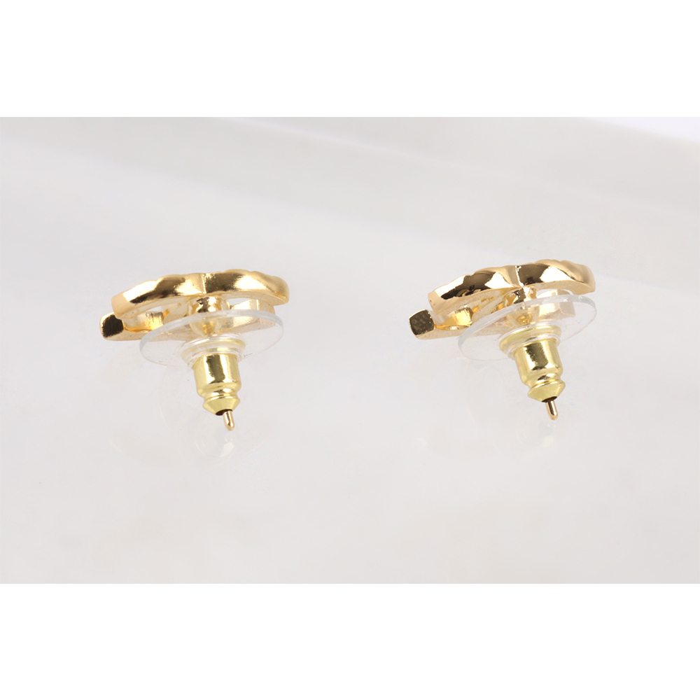 【CHANEL】CC Logo 菱格紋針式耳環(金色) ABD035 B16128 NW440