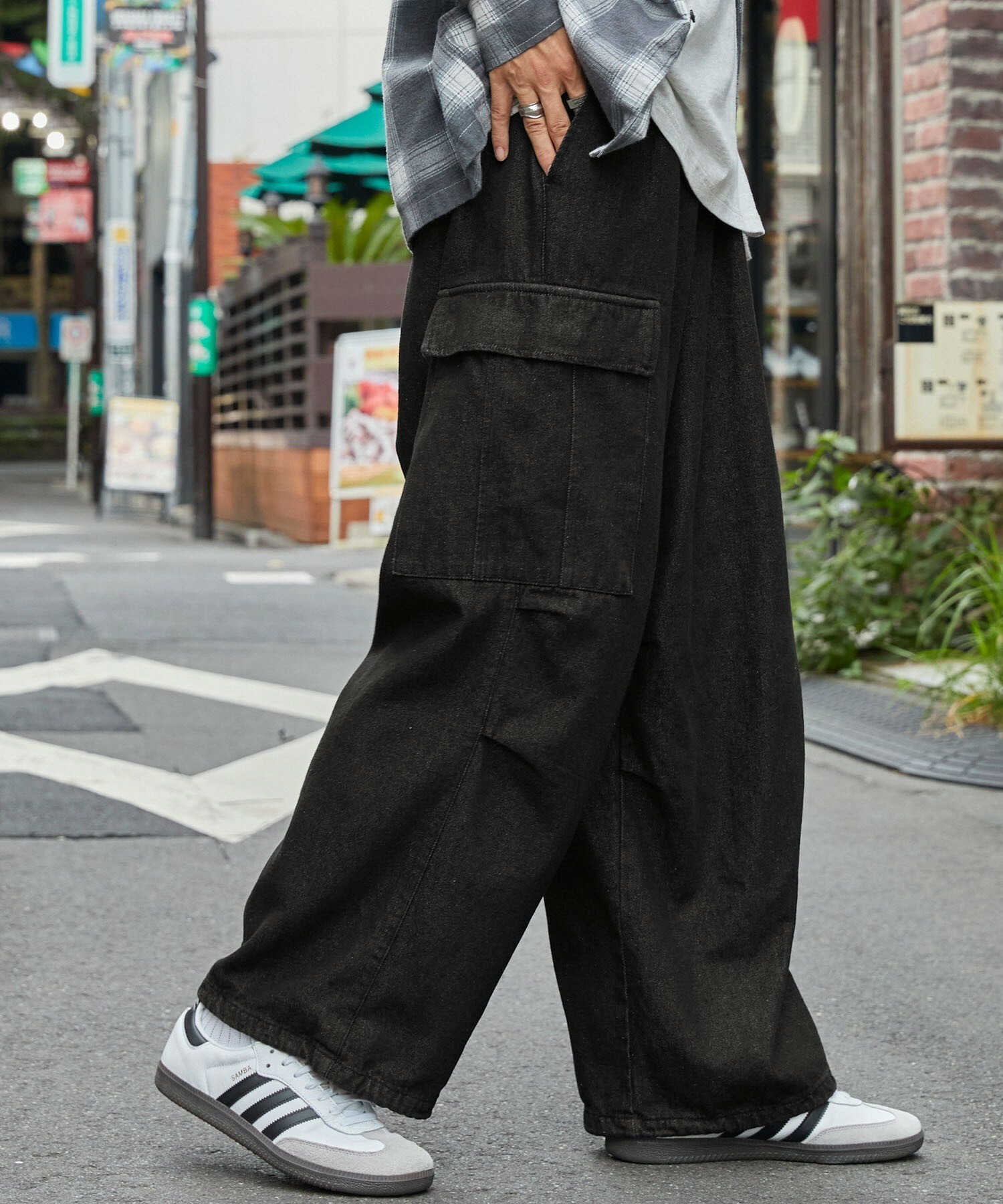 日本 mono-mart 寬鬆錐形工裝長褲 褲管束帶