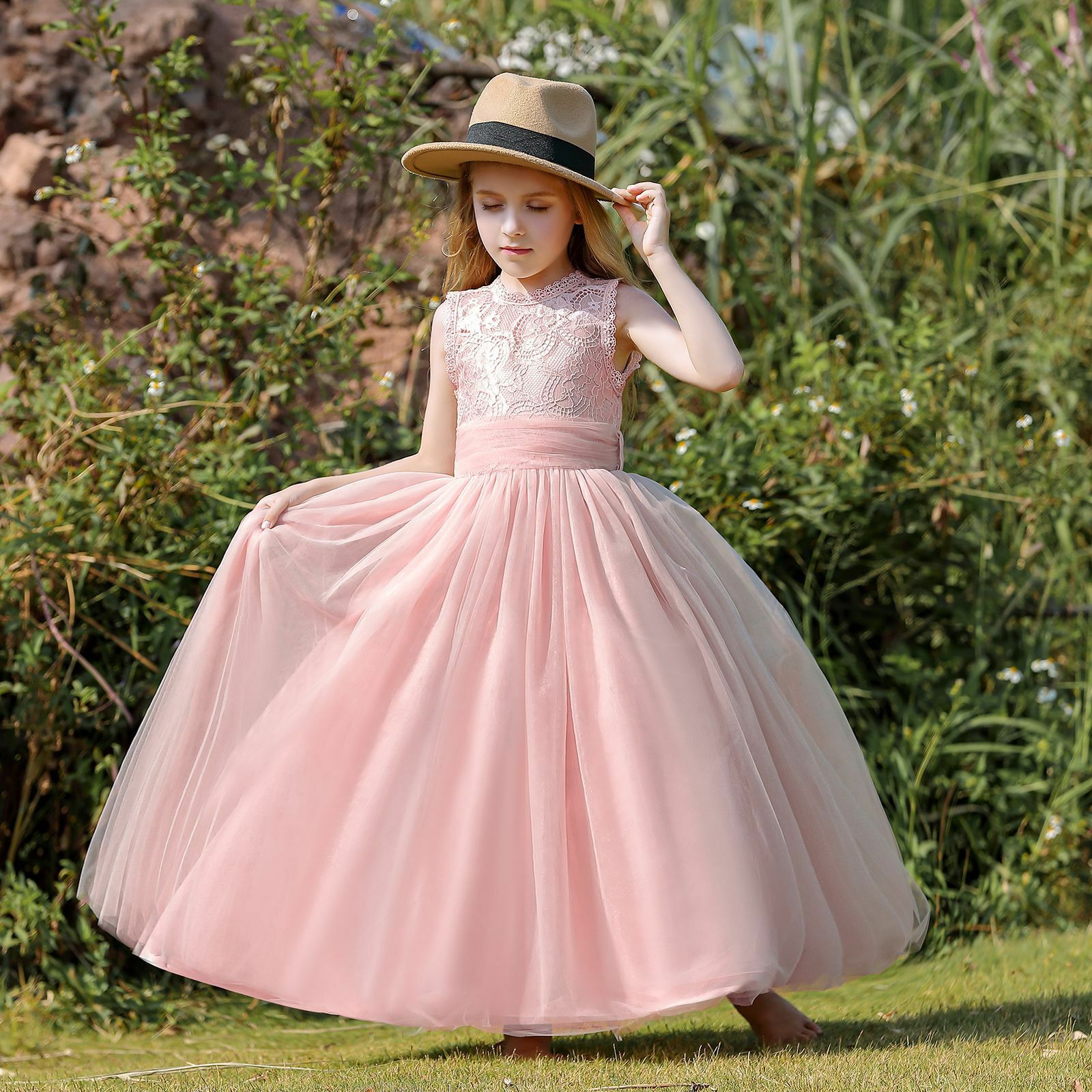 露背蕾絲蓬蓬紗裙禮服