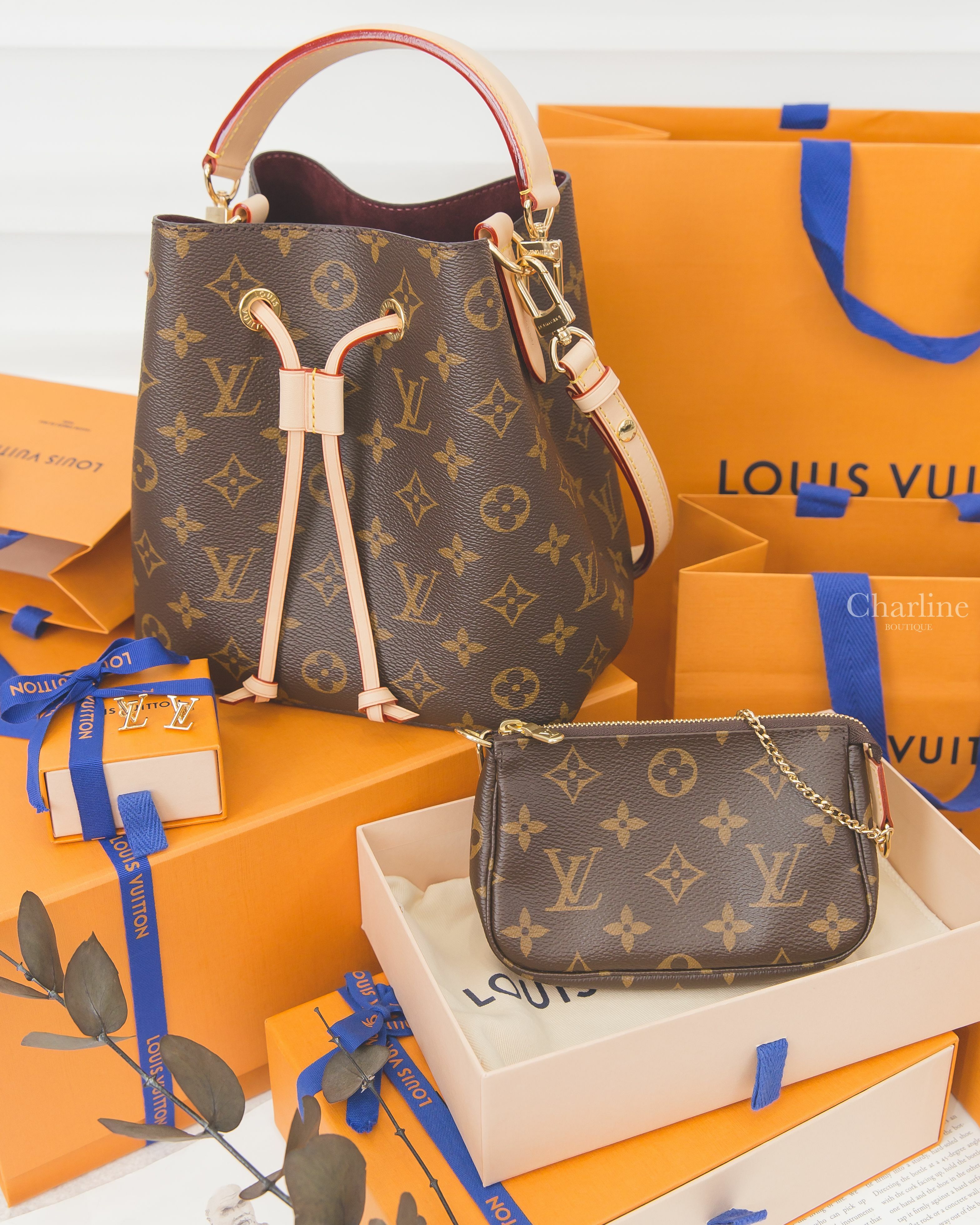 LV Néonoé BB Bag 咖啡色老花帆布與酒紅內裡小型手提水桶肩背包,LV Mini Pochette Accessoires 咖啡色老花迷你手袋鏈帶包,LV Earrings 金色字母耳環-Charline Boutique 精品代購