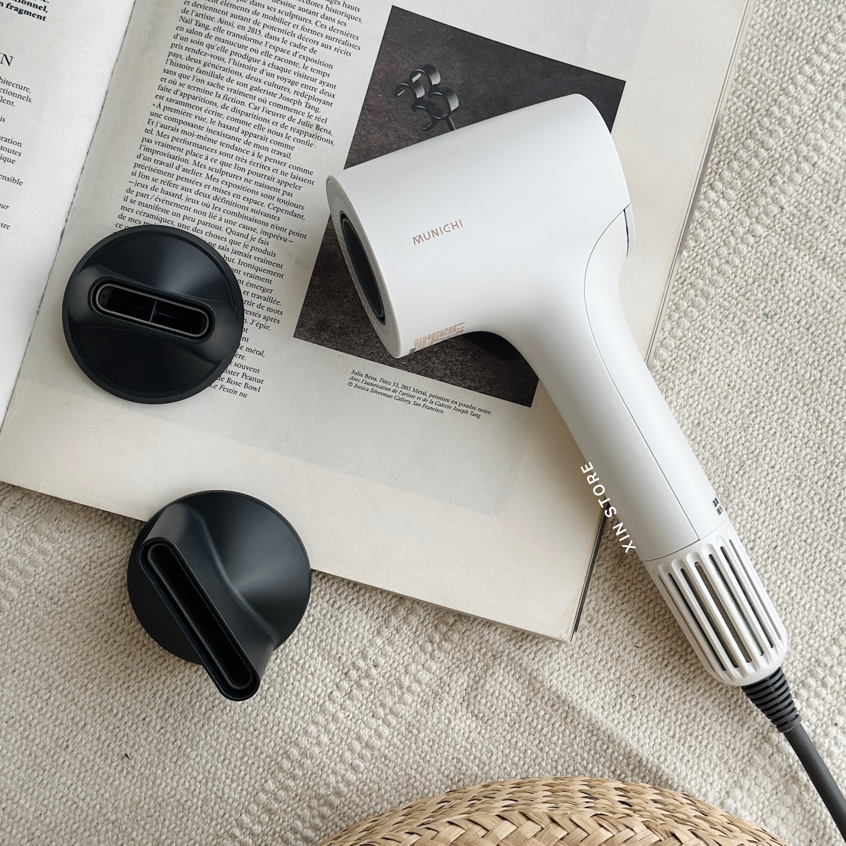 <現貨供應中>Munichi 沐尼黑 極靜 沙龍級 負離子 高速 大風量 吹風機 典雅白 海軍藍