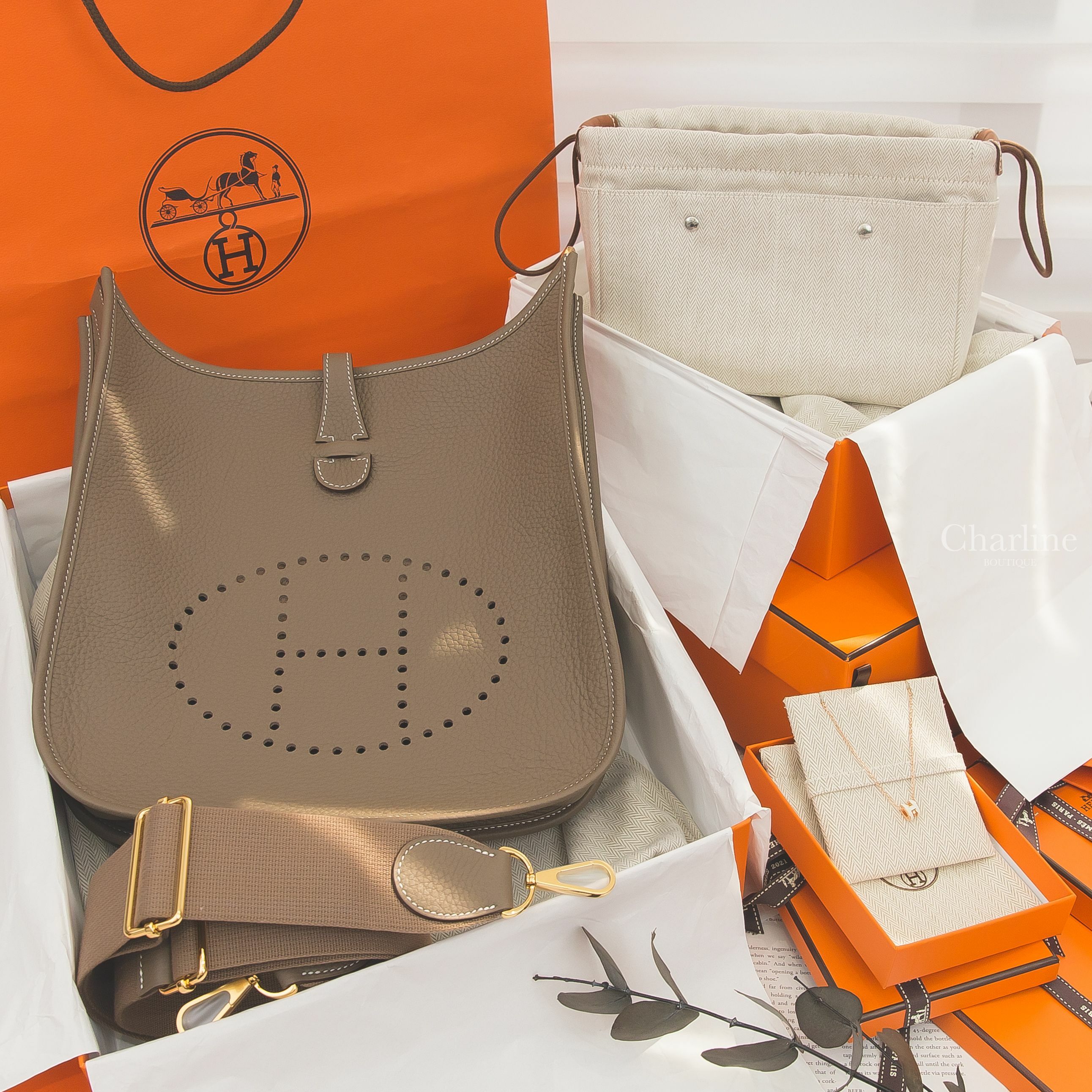 Hermès Evelyne 29cm 18 Etoupe 大象灰金釦,Hermès Fourbi 20 Pouch 自然色小型內袋,Hermès Mini Pop H Pendant 白色玫瑰金項鍊-Charline Boutique 精品代購