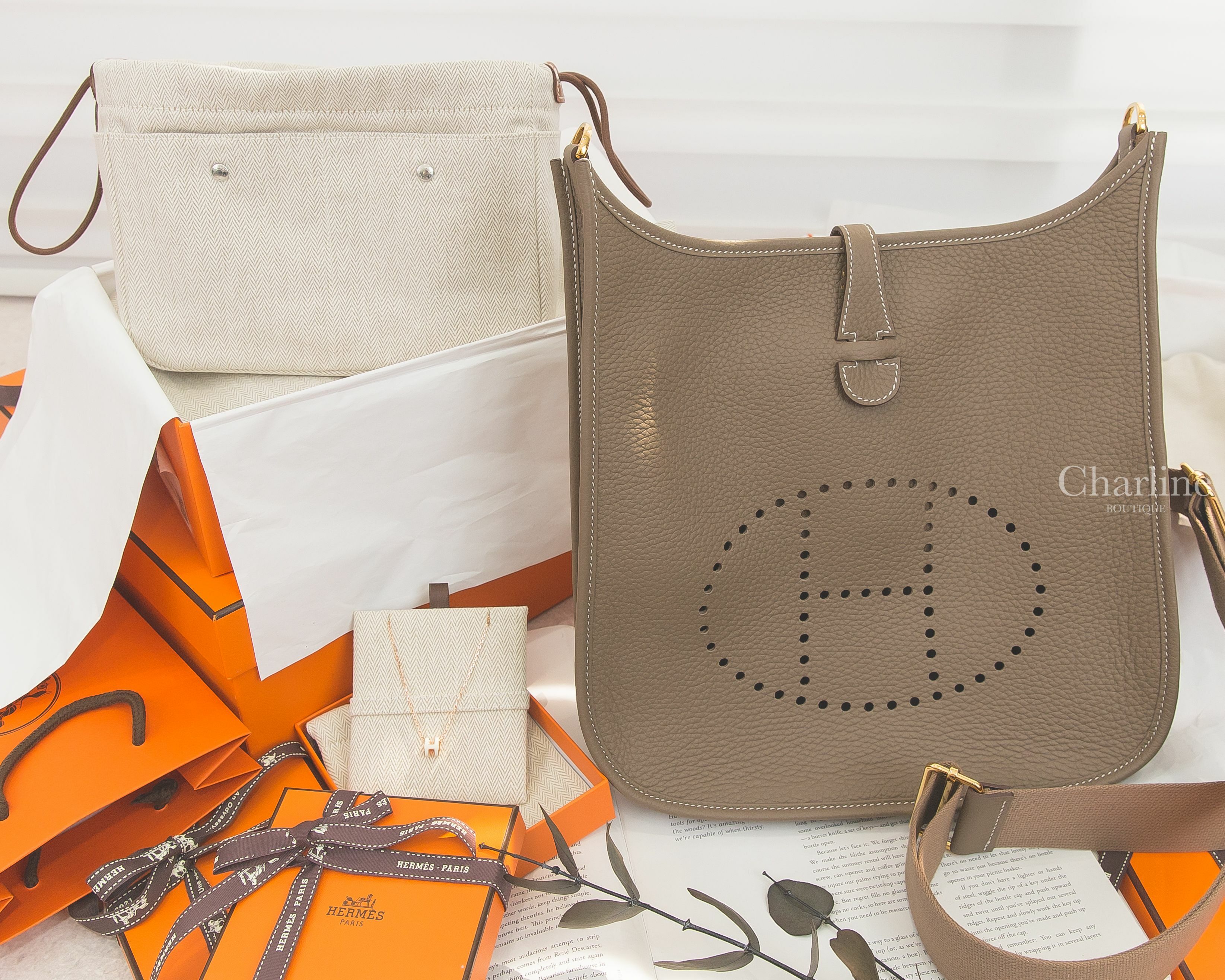 Hermès Evelyne 29cm 18 Etoupe 大象灰金釦,Hermès Fourbi 20 Pouch 自然色小型內袋,Hermès Mini Pop H Pendant 白色玫瑰金項鍊-Charline Boutique 精品代購