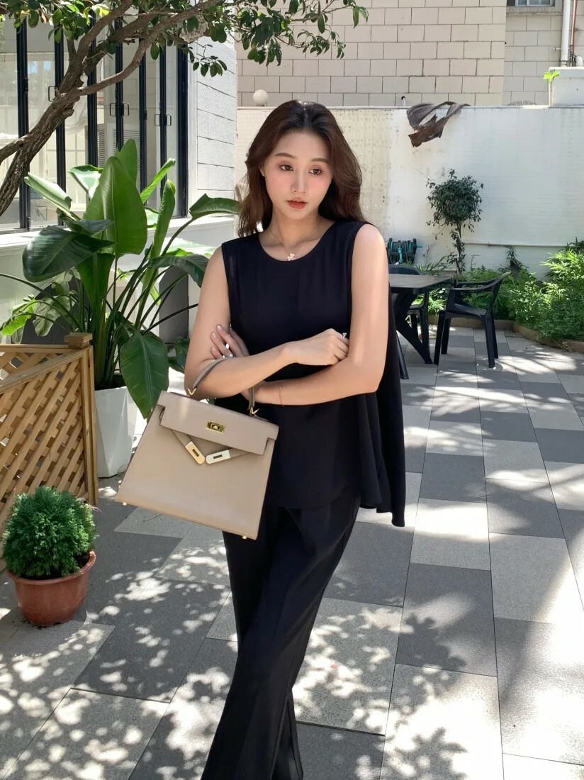 時髦黑色傘擺背心上衣+同色系長褲SET (Elegant & Love)