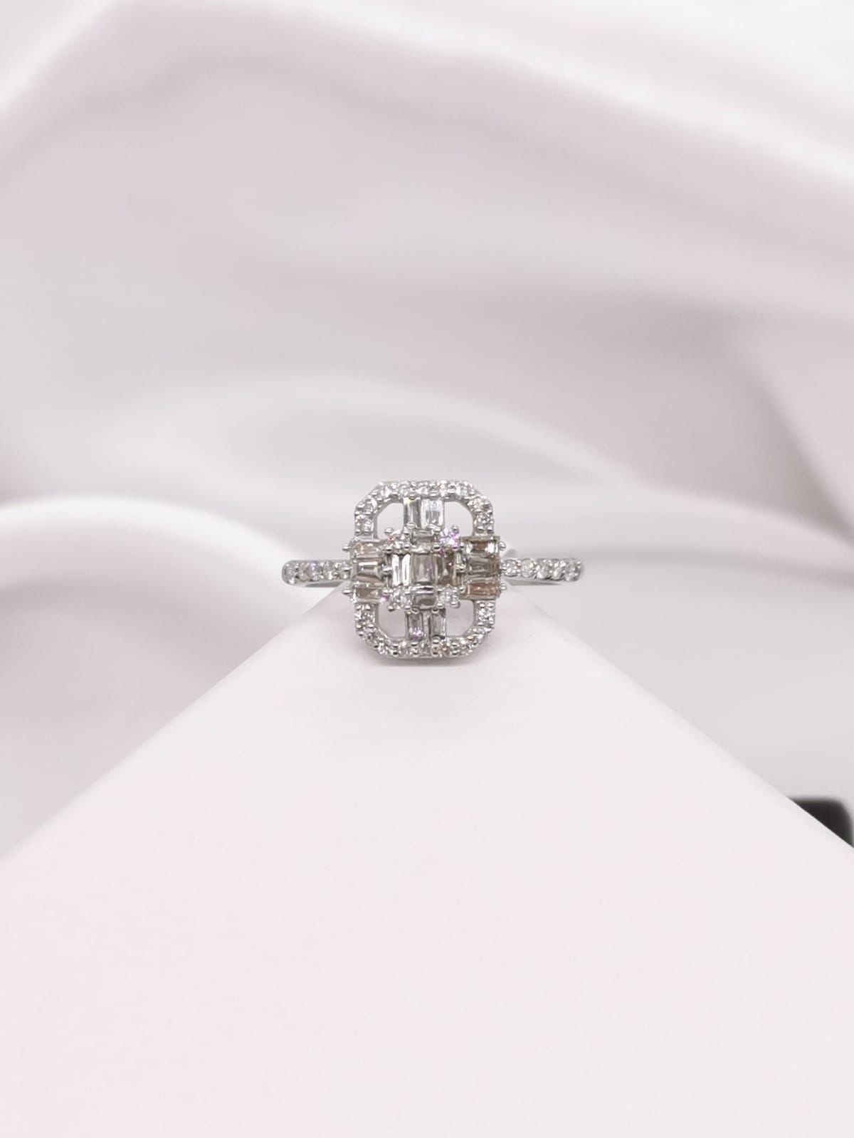 0.52 ct 18K 白金鑽石介指 (MHSR271)- Size HK#15