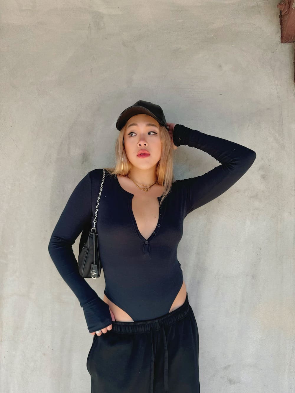 四季可穿✨絕對要包色!!深Ｖ排扣BODYSUIT