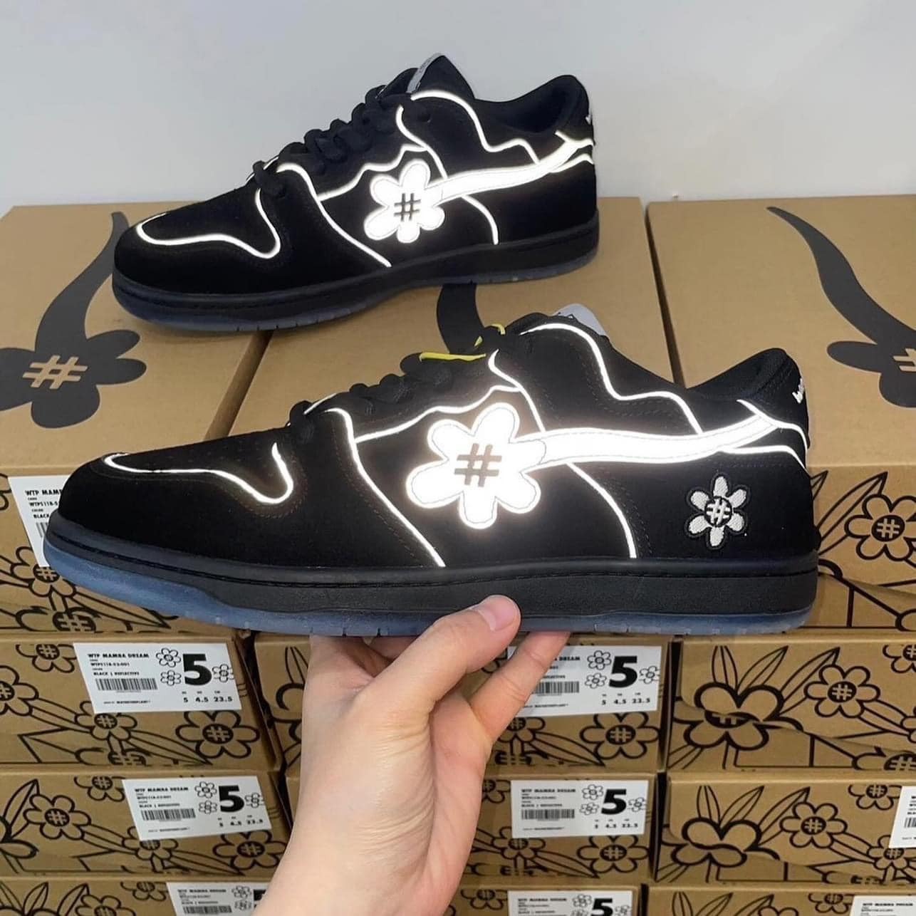 WATER THE PLANT "Black Mamba"WTP  刺繡 小花鞋 全黑  反光 WTPS11852001