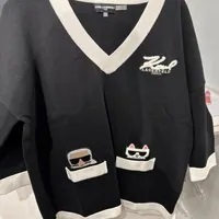 [S] KARL LAGERFELD PATCH LOGO V-NECK TOP,BLACK/SOFT WHITE, L4TSS717-XSF (SKL953)