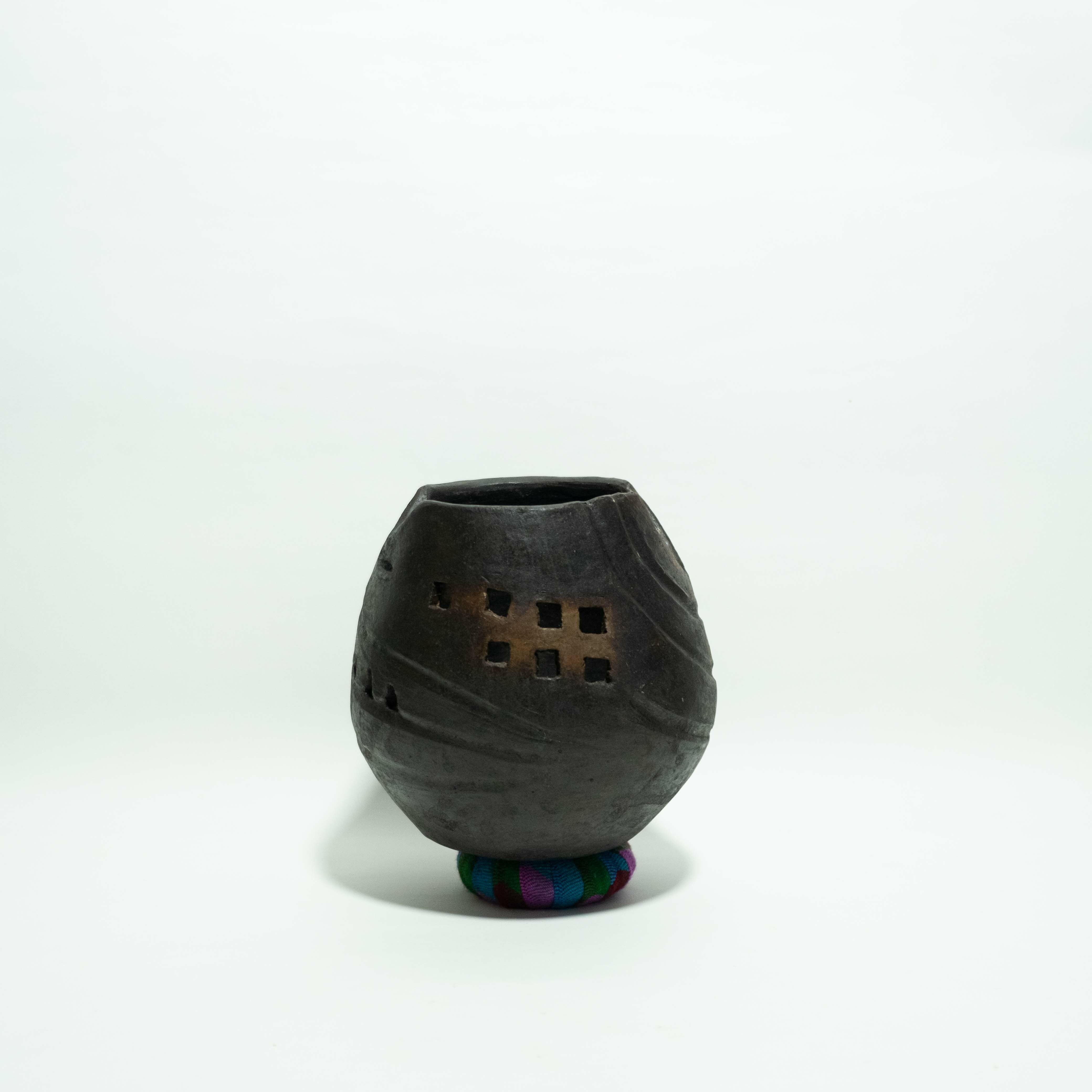 陶器｜鐵黑陶 - 花苞｜薩爾瓦多