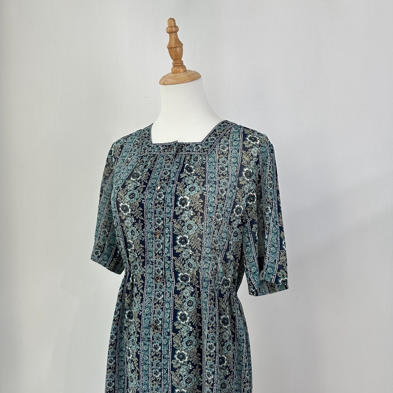 日本製湖水藍花間短袖連身裙