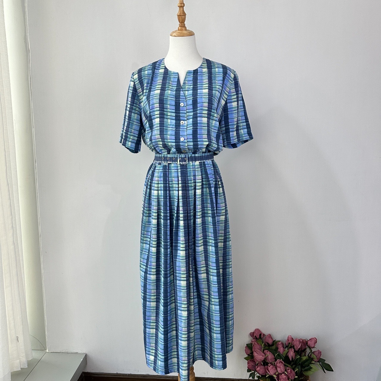 柔和藍綠色格紋短袖連身裙