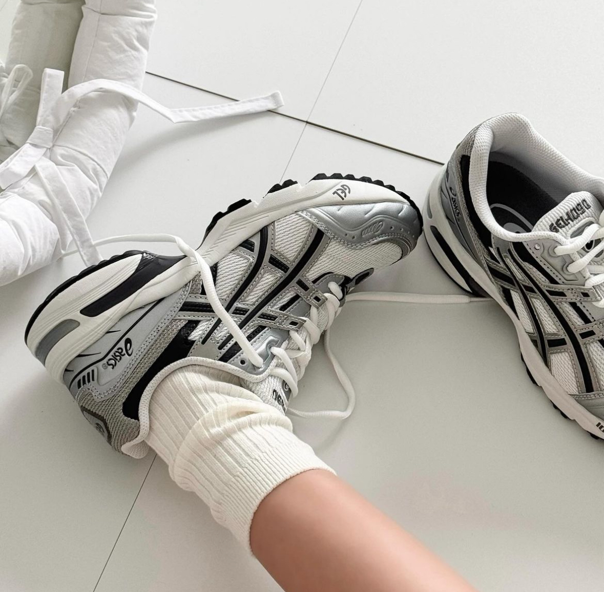 Asics 亞瑟士 Gel-1090 銀黑色 Y2K 米白 復古 慢跑 男女同款 運動 1203A243-100/預購