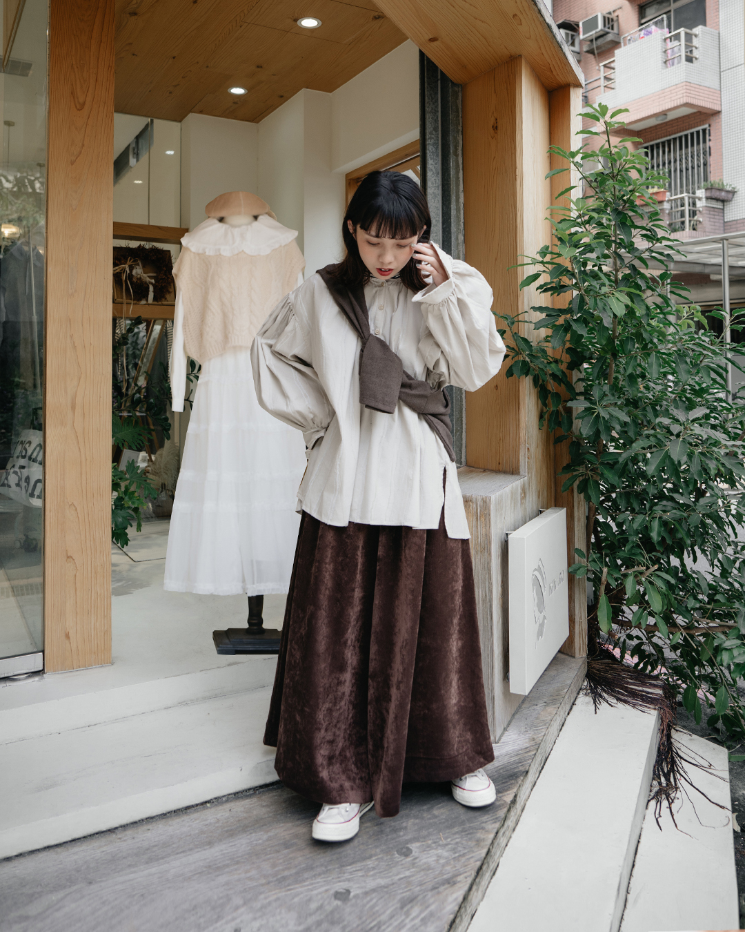 圓領落肩線條上衣