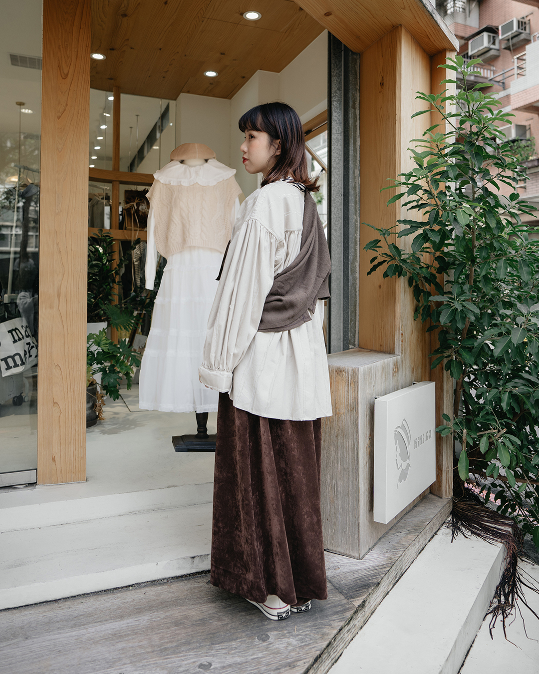 圓領落肩線條上衣