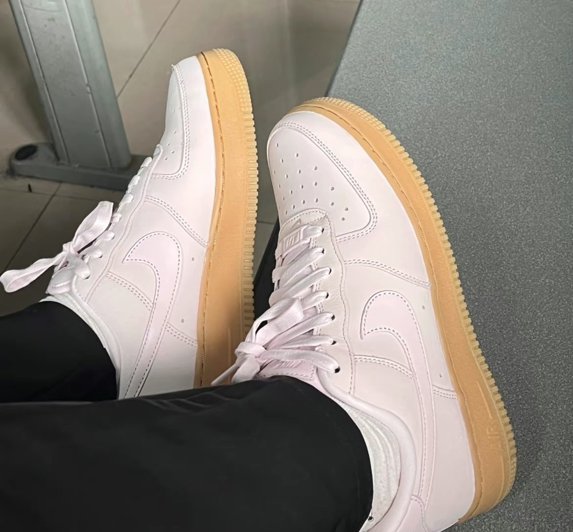 Nike Air Force 1 粉紅餅乾底