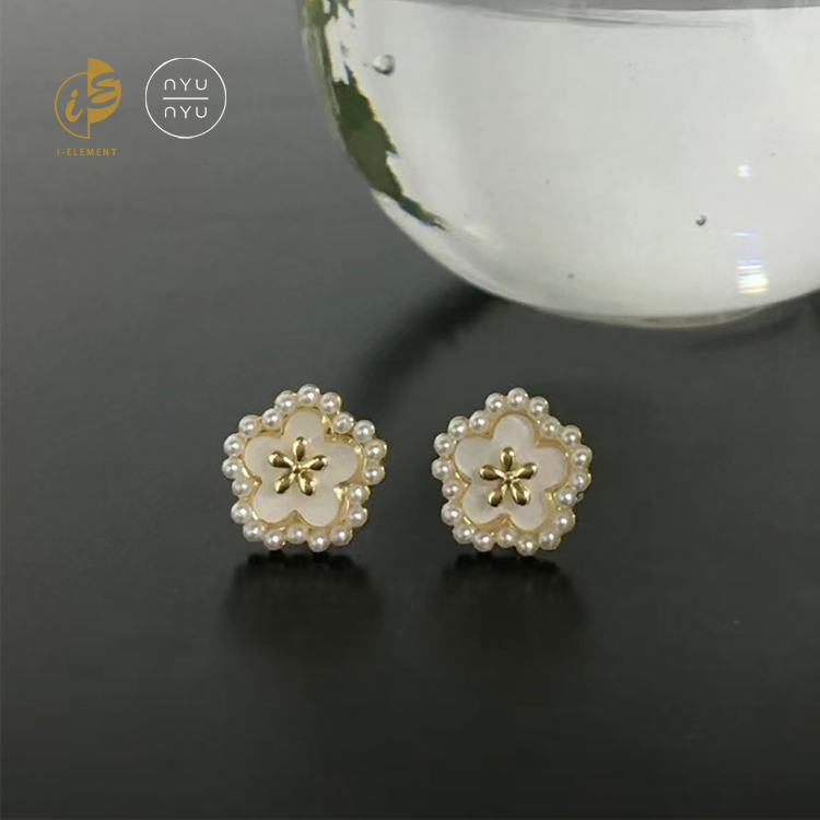 🇰🇷 Nyunyu 輕奢小珍珠花形耳環 白/黑