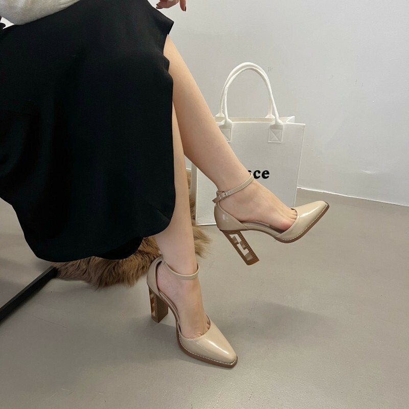 宋慧喬同款_字母簍空粗跟跟鞋(35-40)(奶茶/黑)(9/6cm)