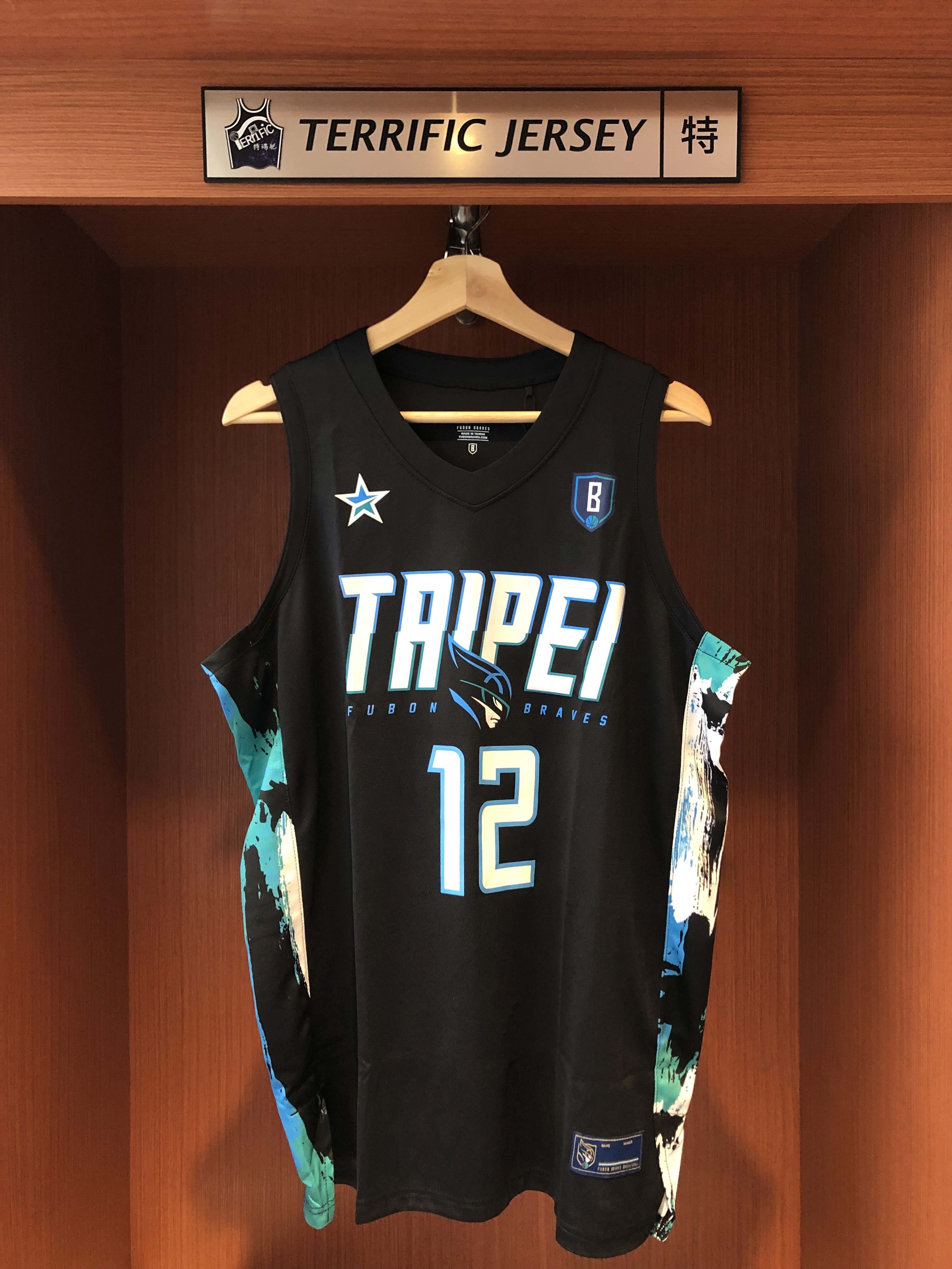 P. LEAGUE+球衣 Taipei Fubon Braves C.C. Lin 林志傑 台北富邦勇士黑  Replica 燙印版 全新