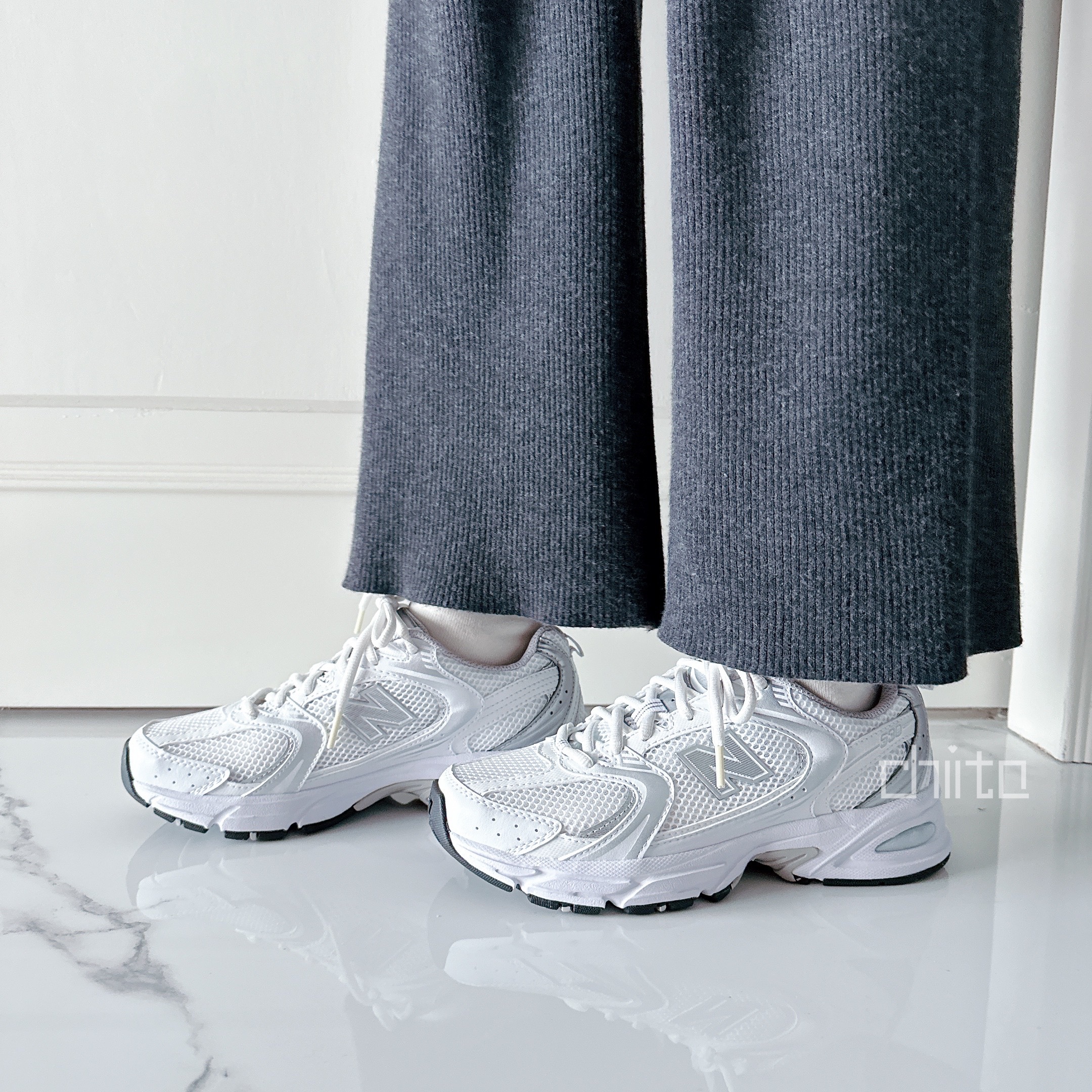 New Balance MR530 簡約白灰