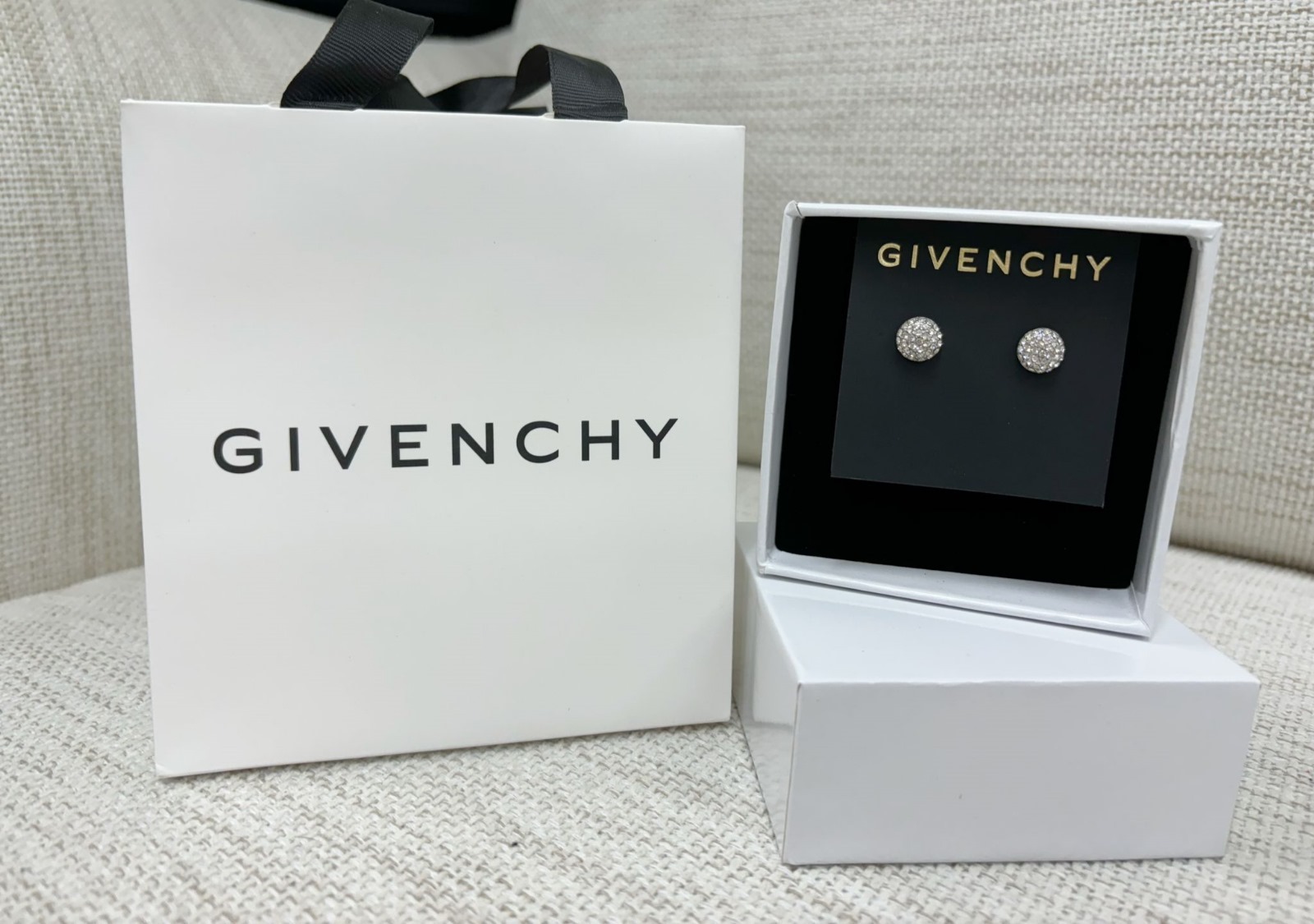 cc8553 GIVENCHY耳環 $139/1 $270/2