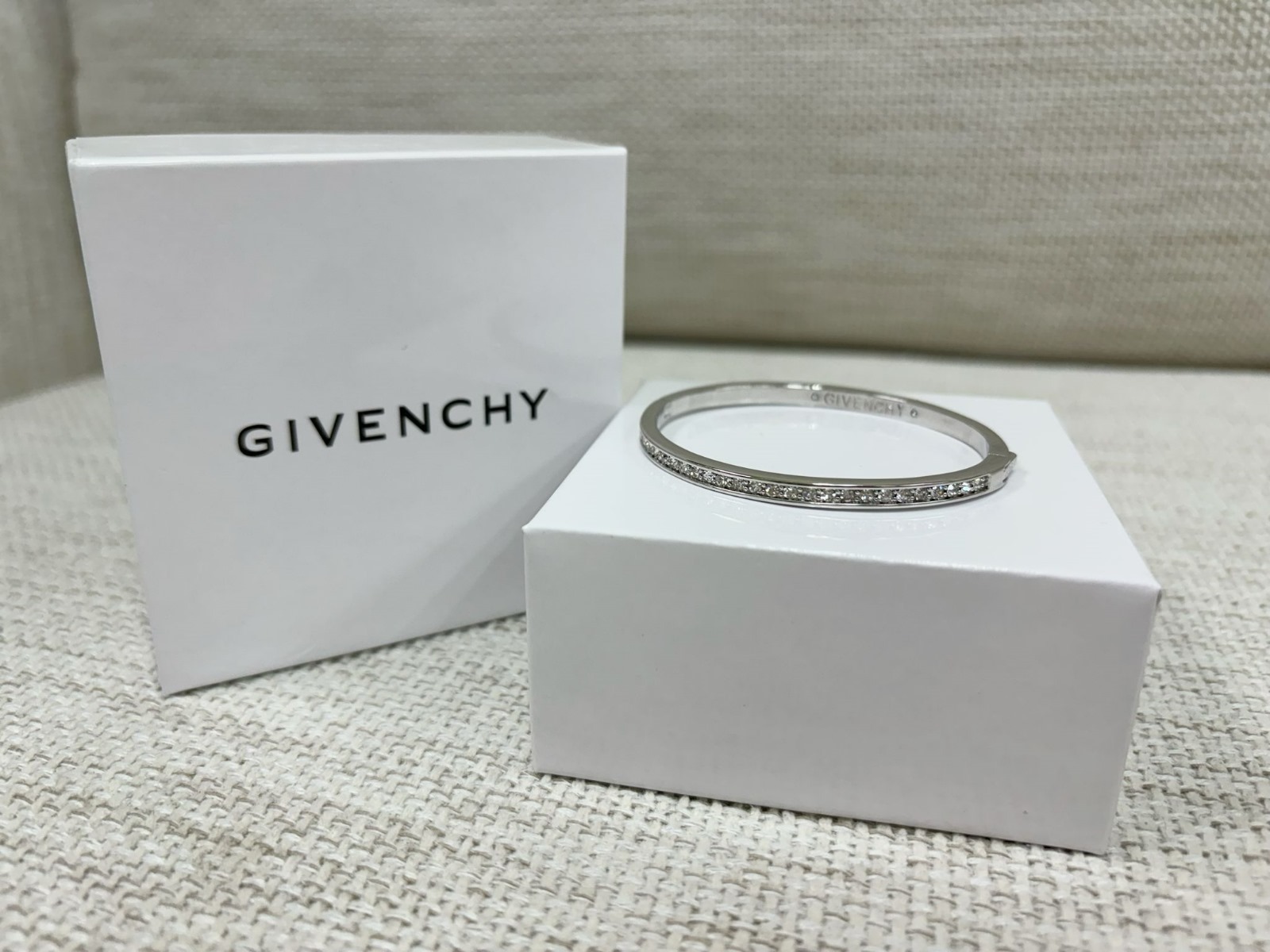 cc8554 GIVENCHY手鈪$159/1 $310/2