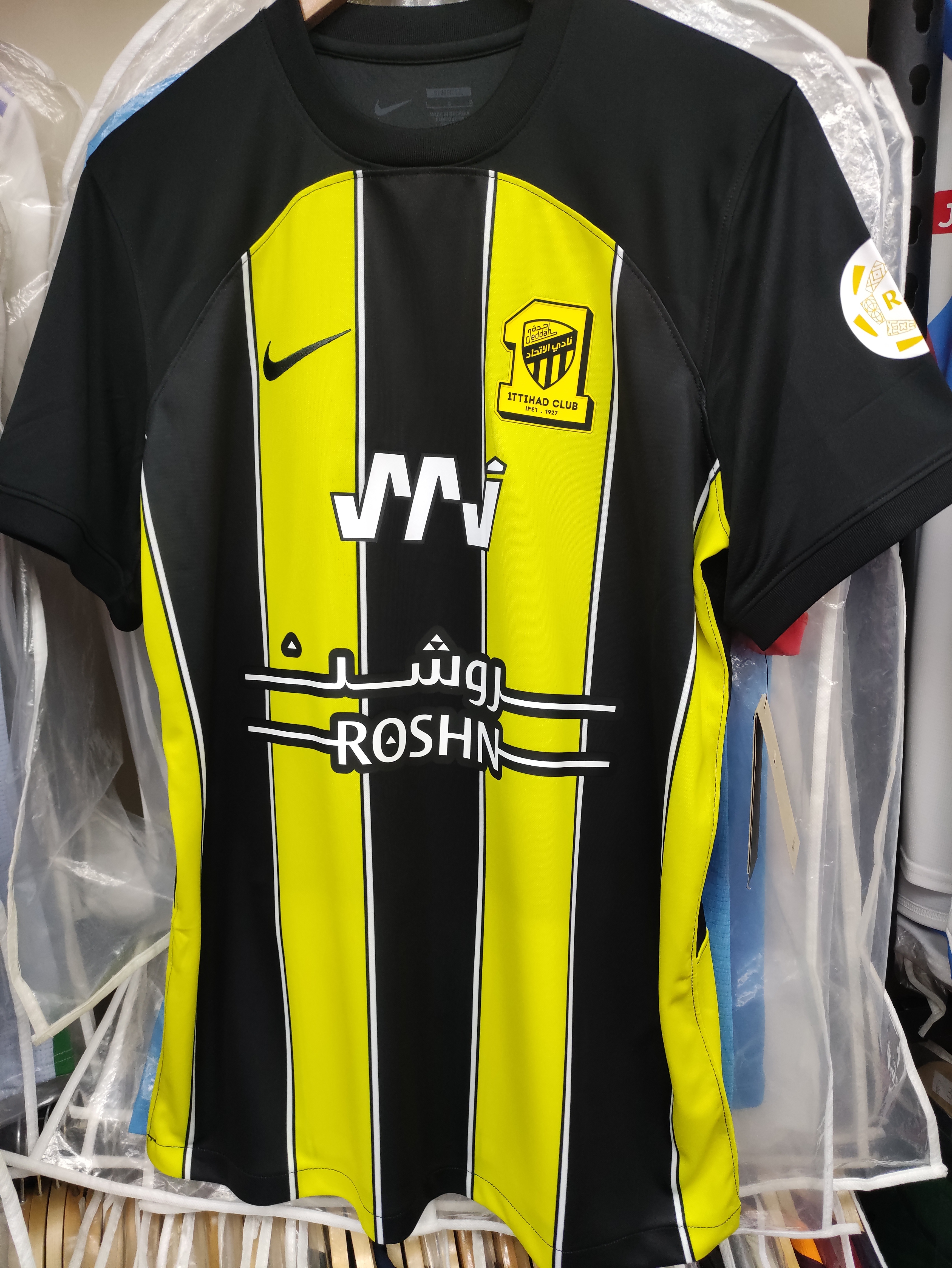 23-24伊蒂哈德主場球衣