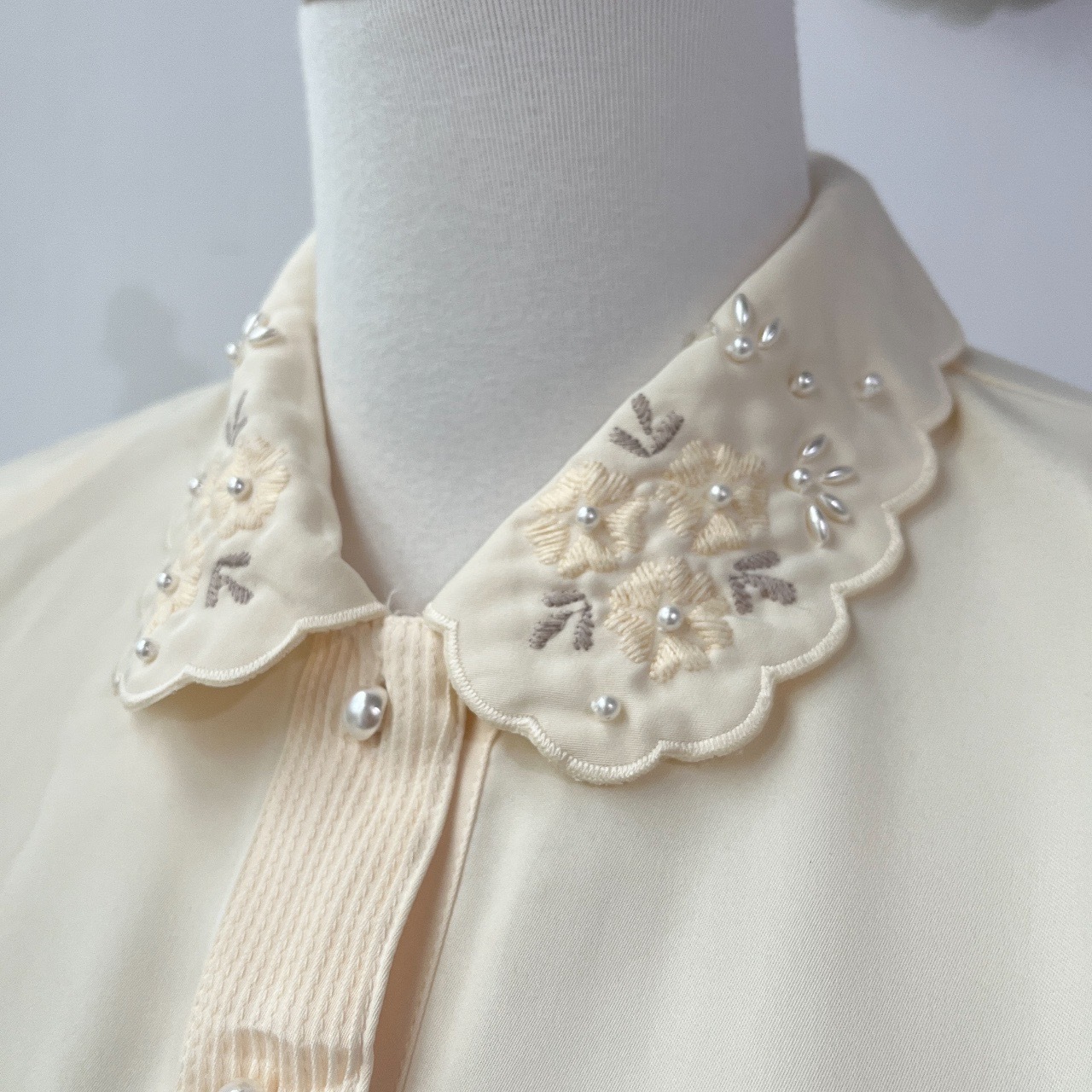 奶油色綿質刺繡領子古著上衣