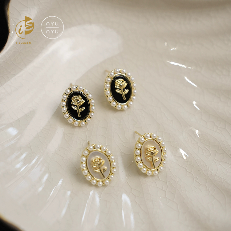 🇰🇷 Nyunyu 英式浮雕花朵耳環 白/黑