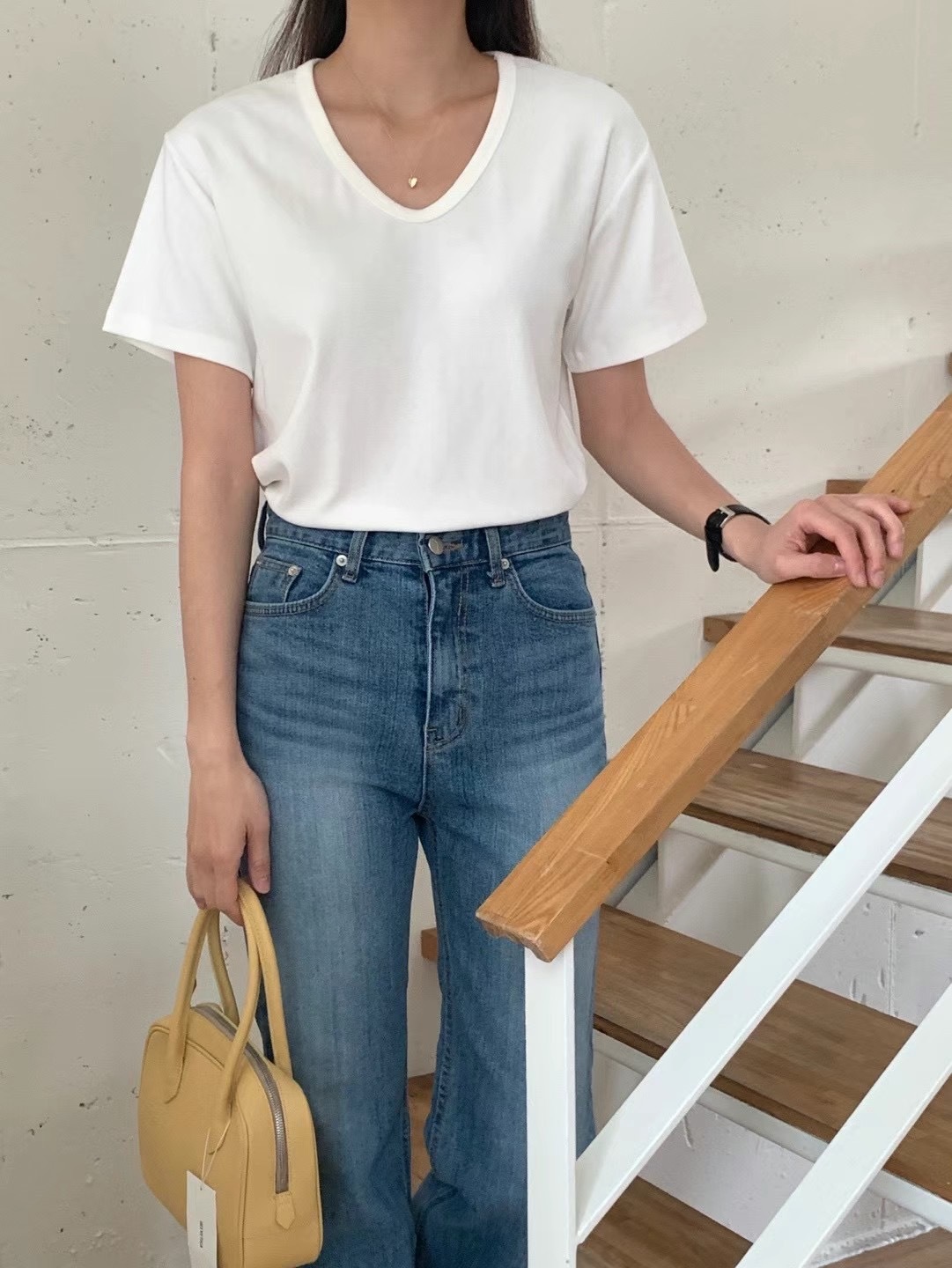 2.24 純色U領棉TEE