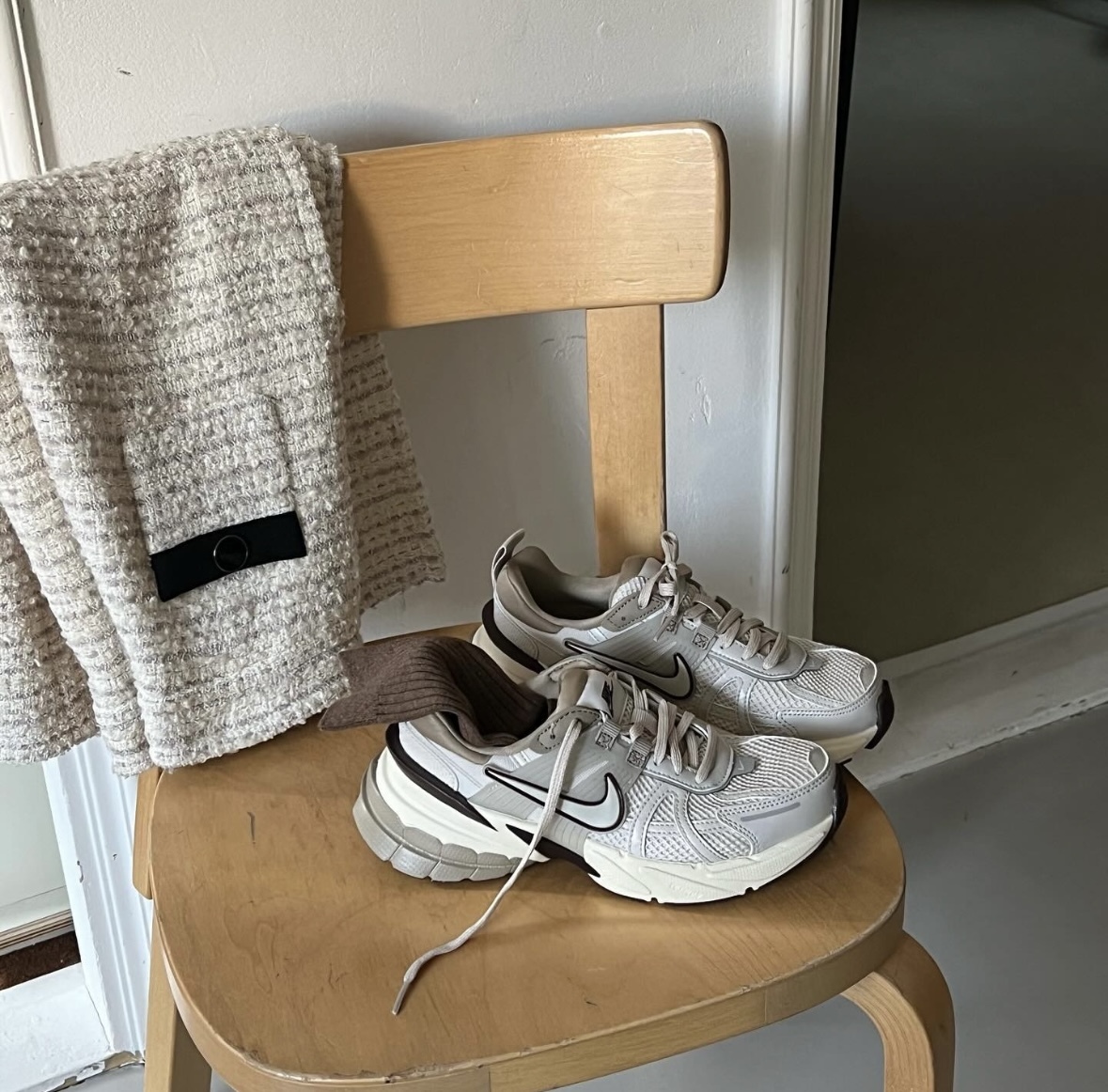 Nike V2K Run 伯爵奶茶 棕色 摩卡色 復古 慢跑鞋 老爹鞋  FD0736-103/預購