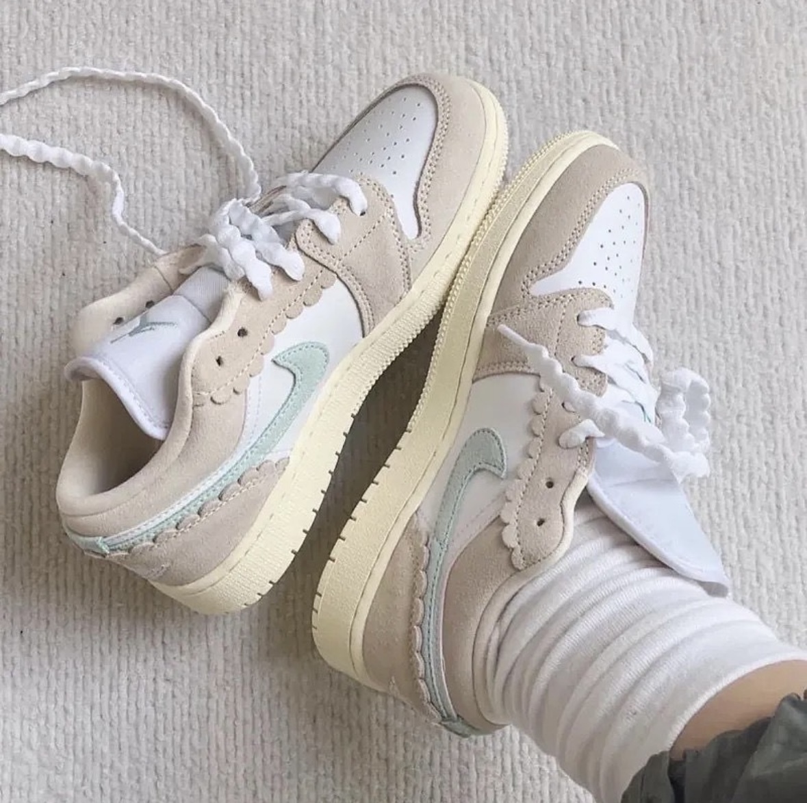 Nike Air Jordan 1 燕麥波浪 波浪鞋帶 復古 麂皮 大童款 DZ5356-800/預購