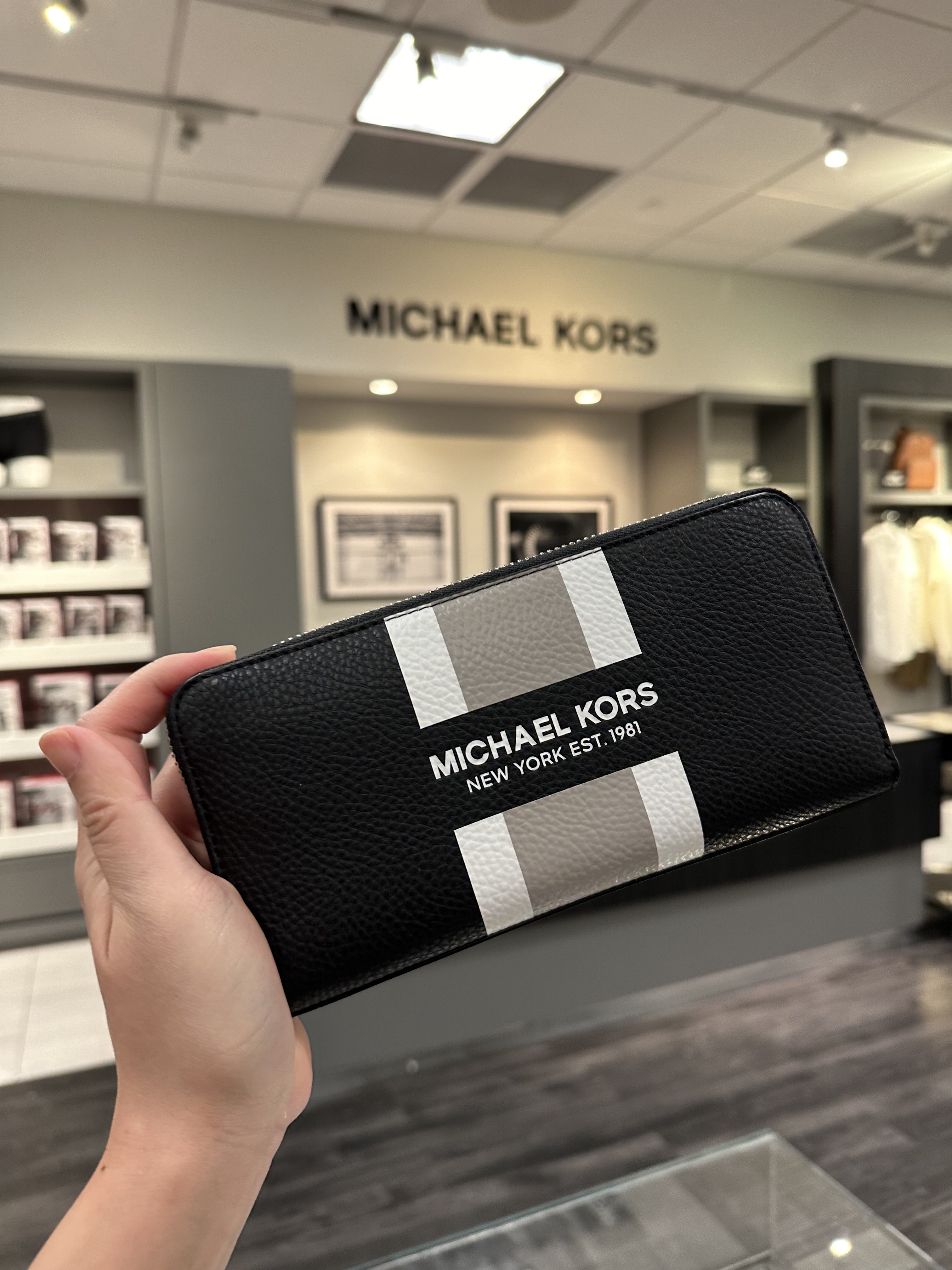 【預購】Michael Kors K022491 銀包