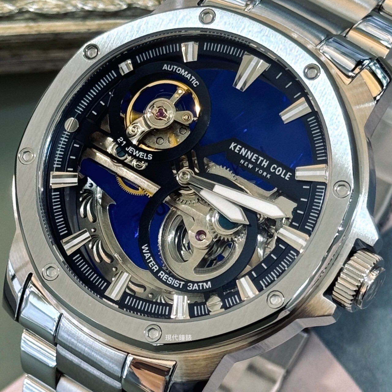 【KENNETH COLE】鏤空機芯機械男錶KCWGL0033705 44mm 現代鐘錶