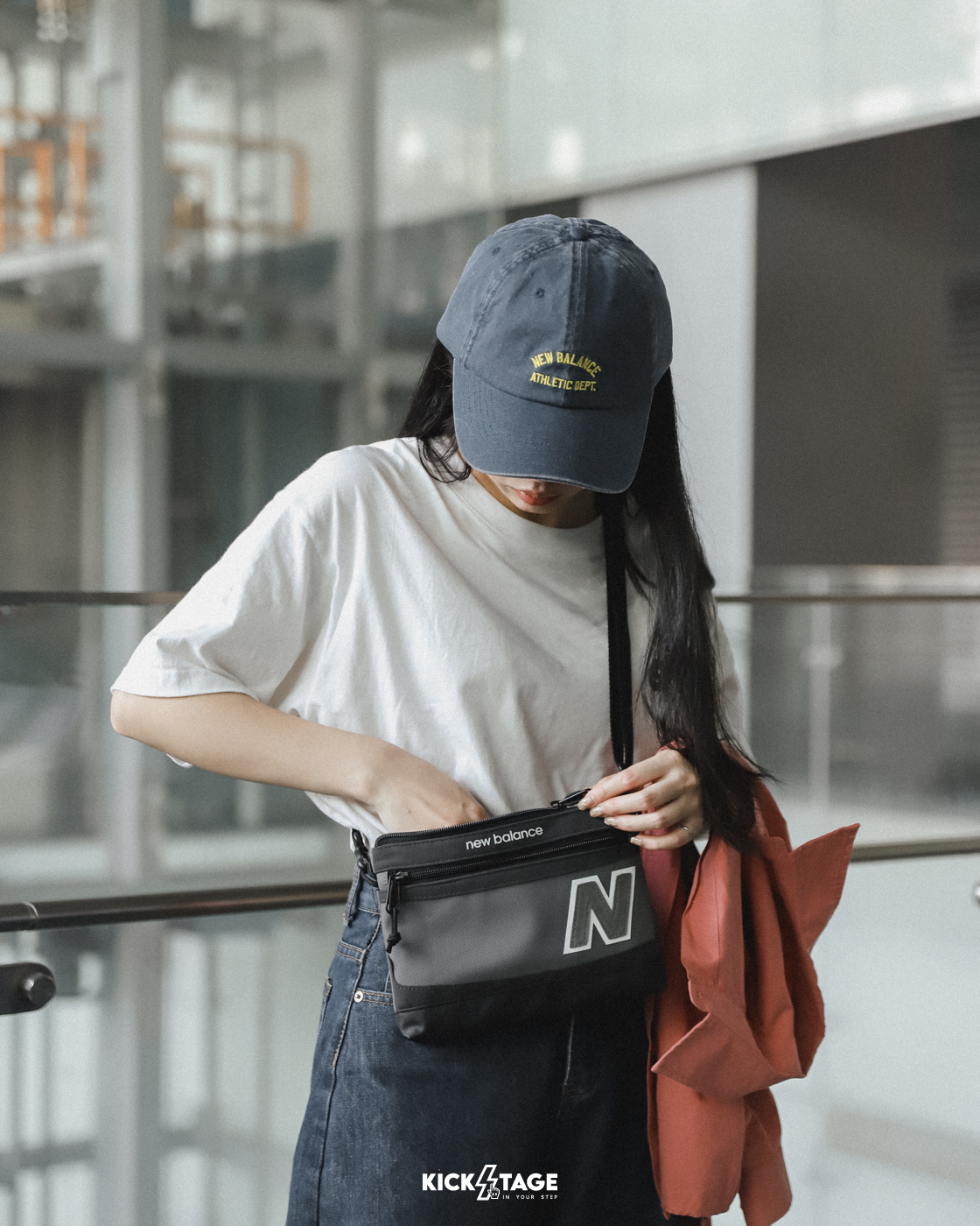 *售出不退換*NEW BALANCE LEGACY SHOULDER BAG 灰黑 黑 奶茶 經典NB 皮革 斜背 側背小包【LAB23106】