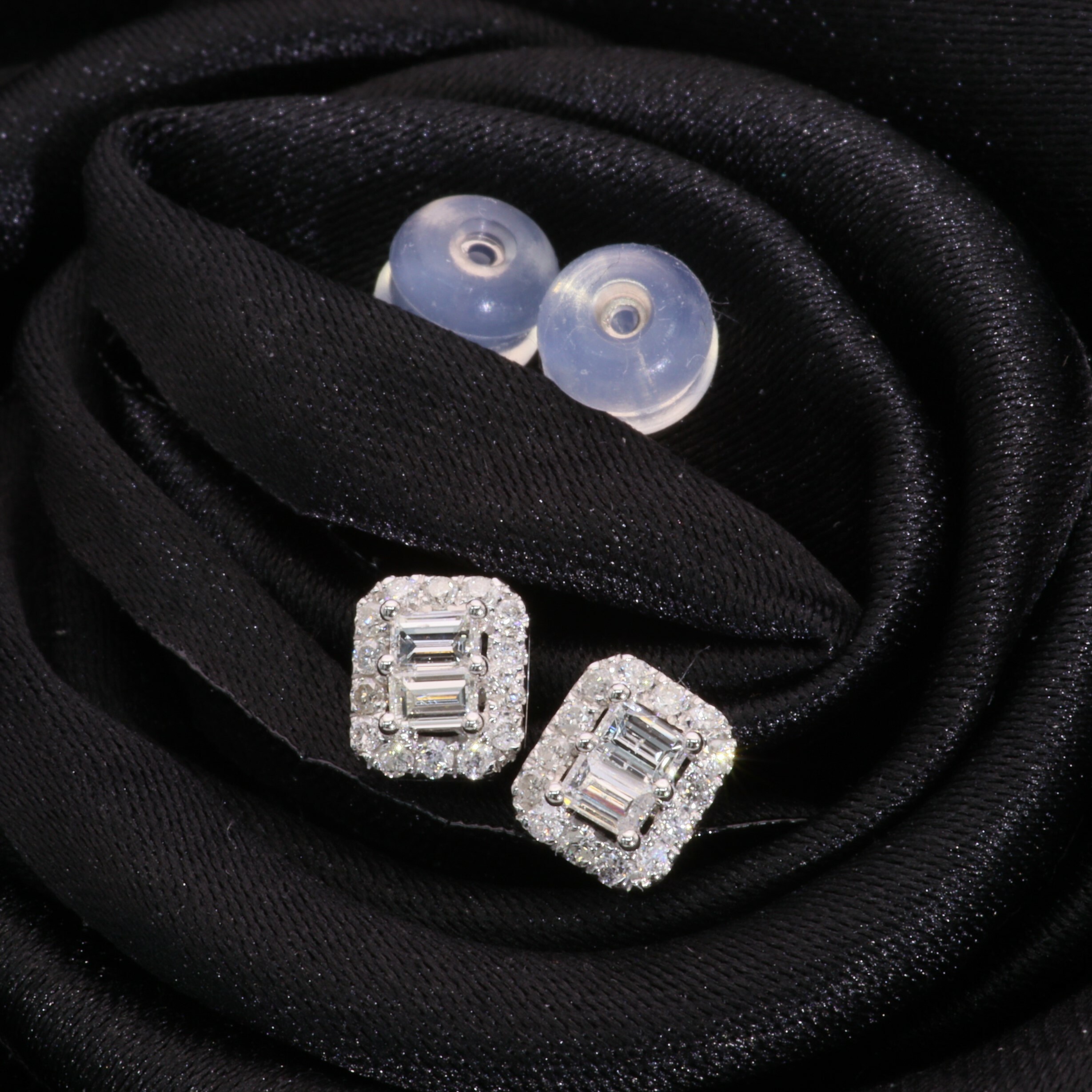 全新18K白金【主石23份方鑽】配小鑽共36份鑽石耳環