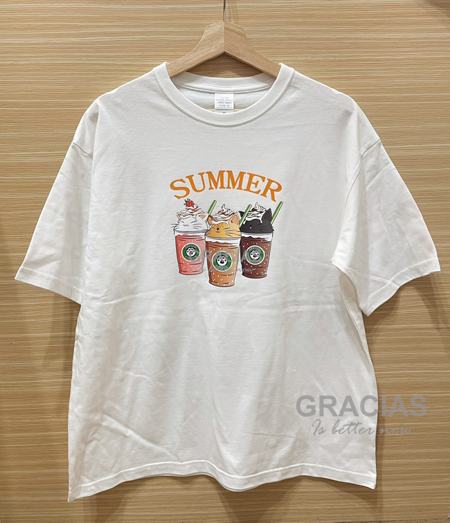 夏日的星巴克-來一杯貓咪冰沙解渴,落肩寬版上衣